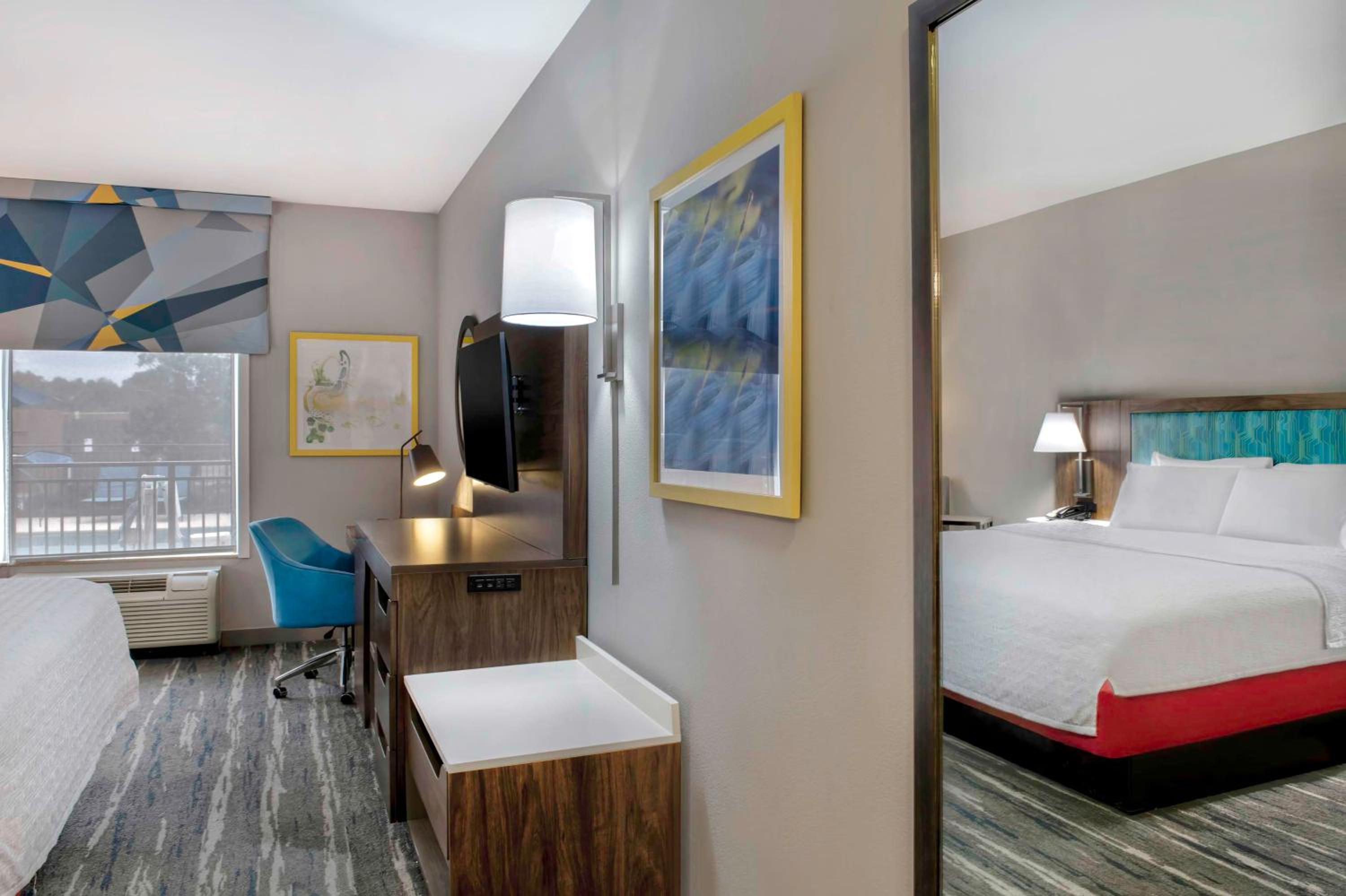 King Room with King Bed - Non-Smoking - Photo 2
