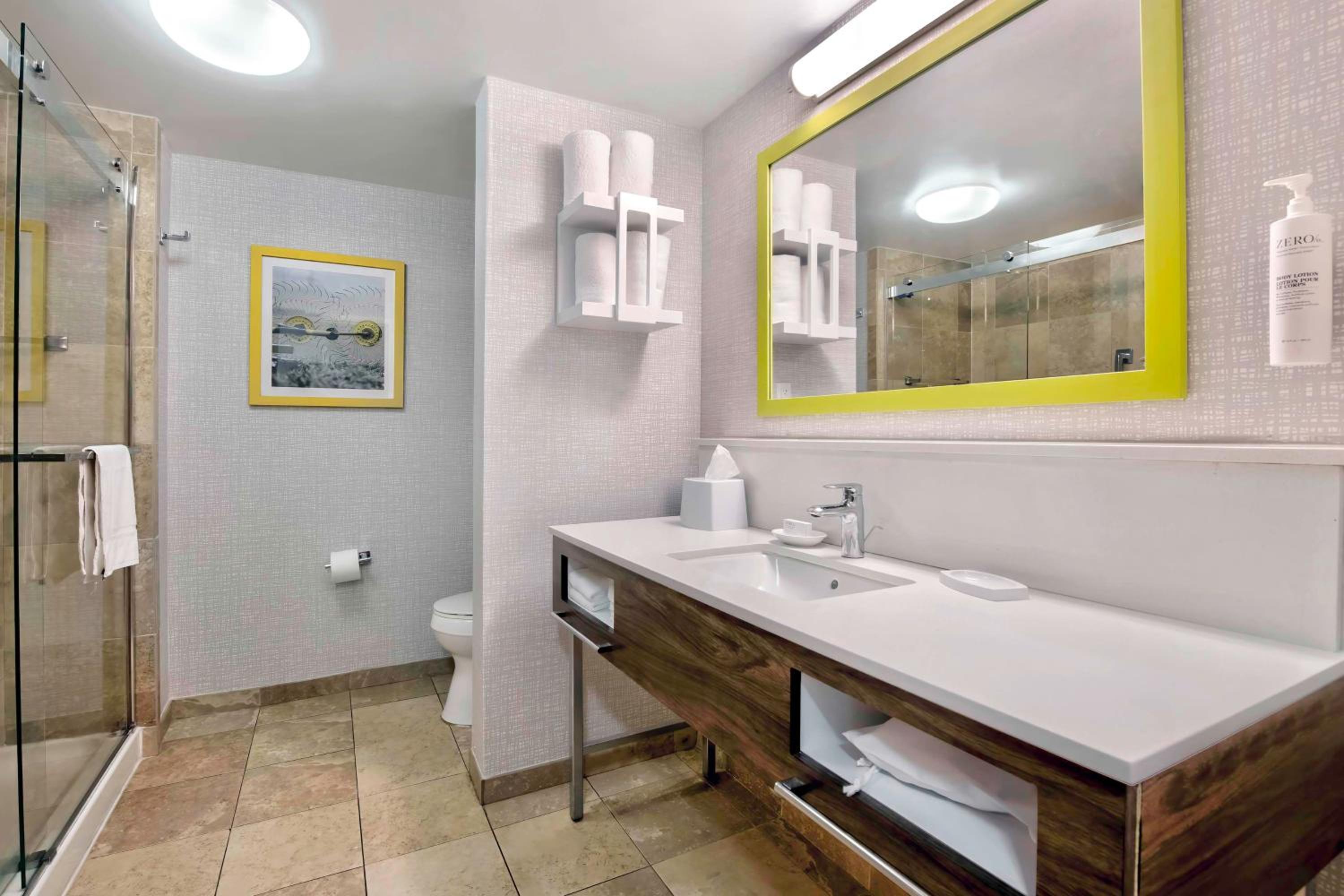 King Room - Non-Smoking - Photo 3