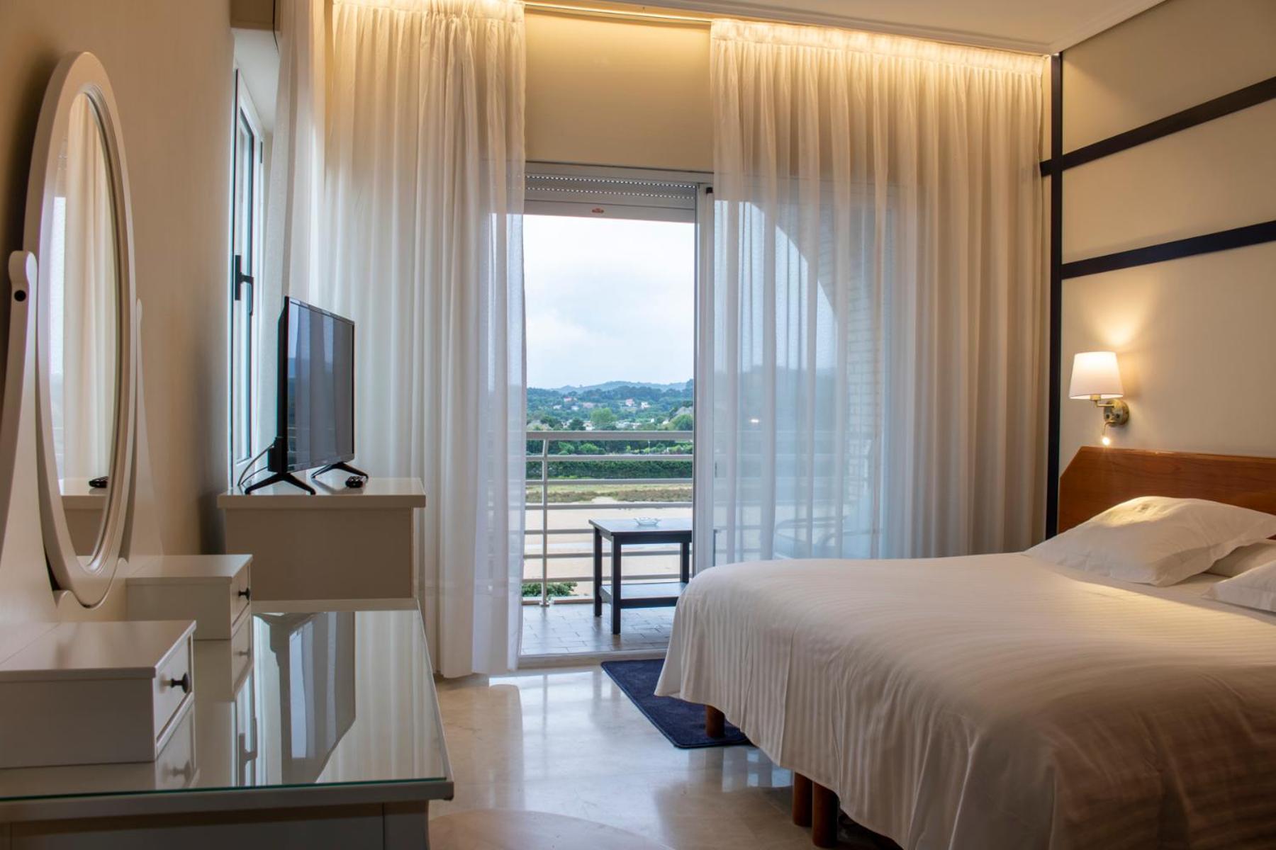 Family Room with Sea View photo 3
