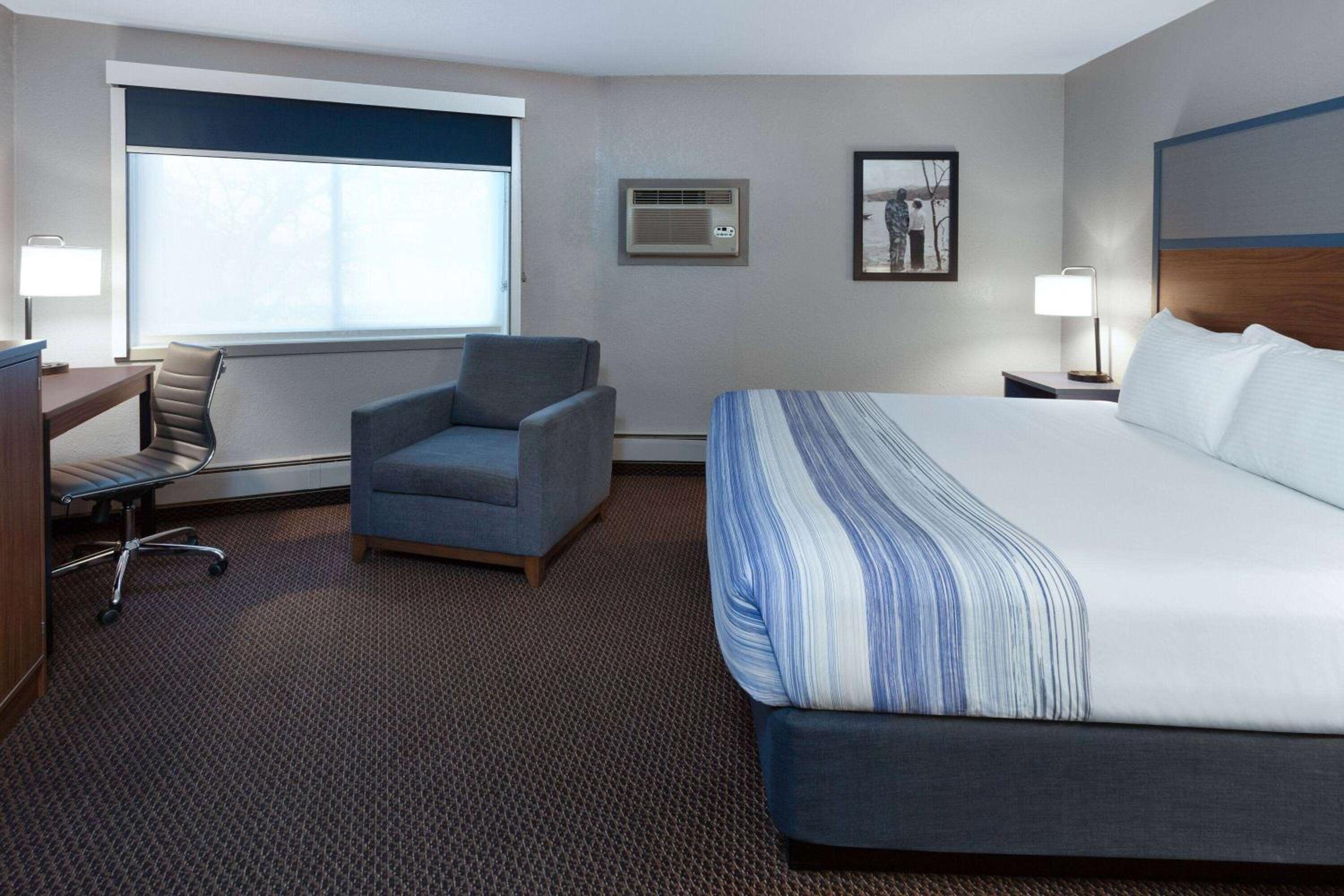 King Room - Non-Smoking - Photo 2