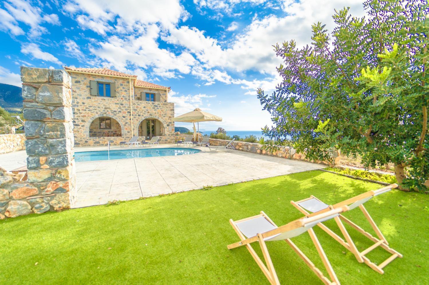 Villa photo 2