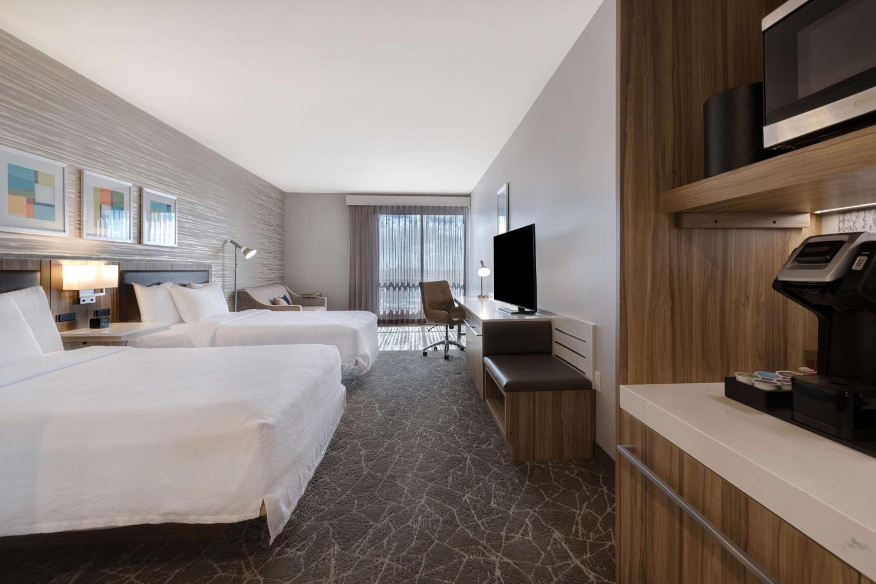Deluxe Room with Sofa bed - Photo 3