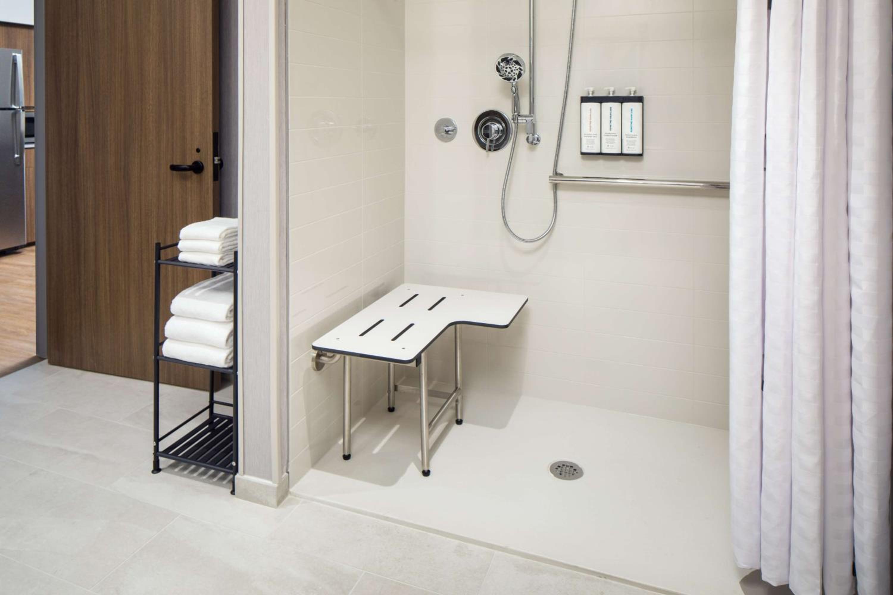 King Suite with Sofa Bed and Roll-In Shower - Disability Access - Photo 6