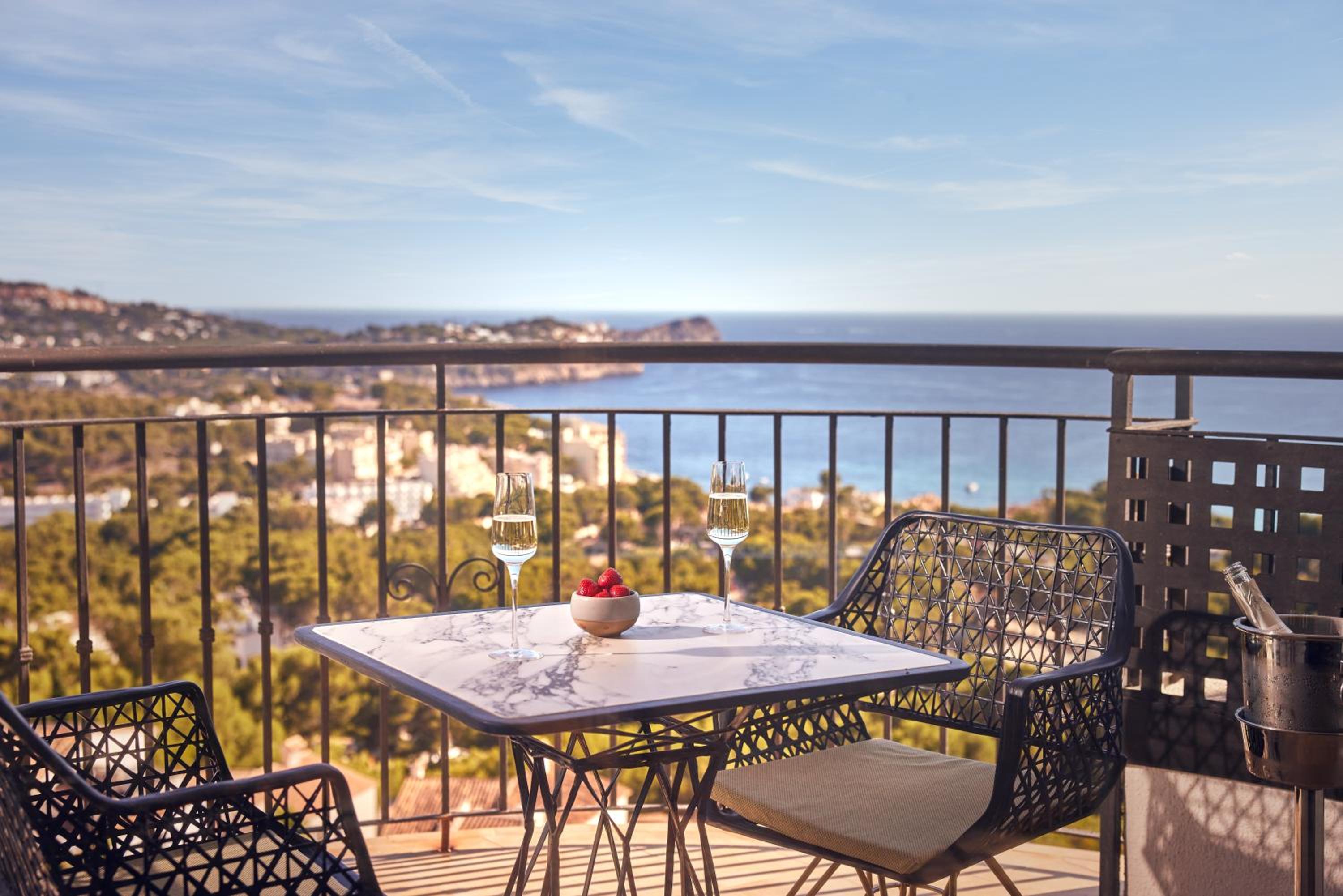 Suite with Partial Sea View