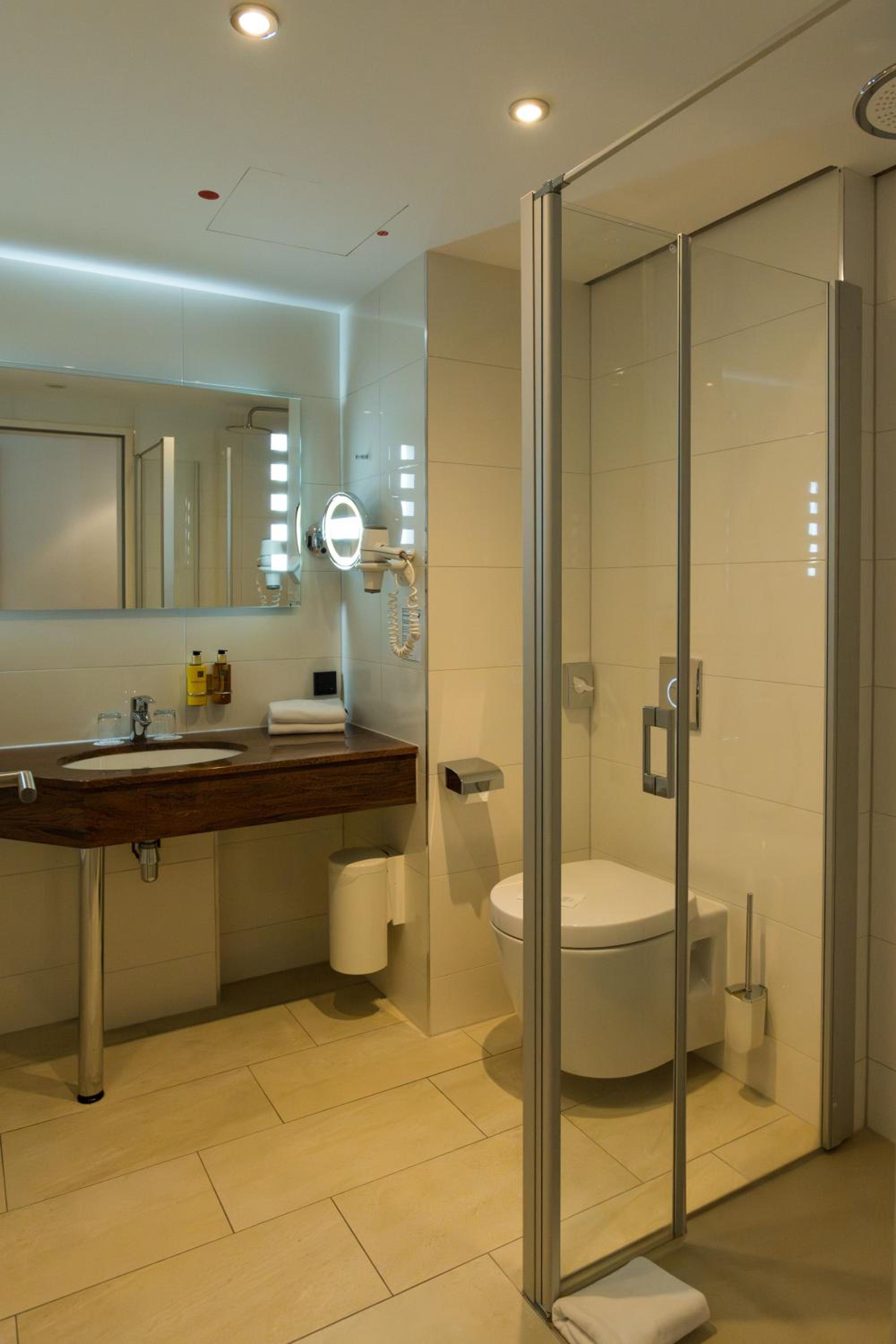 Double or Twin Room - Photo 5