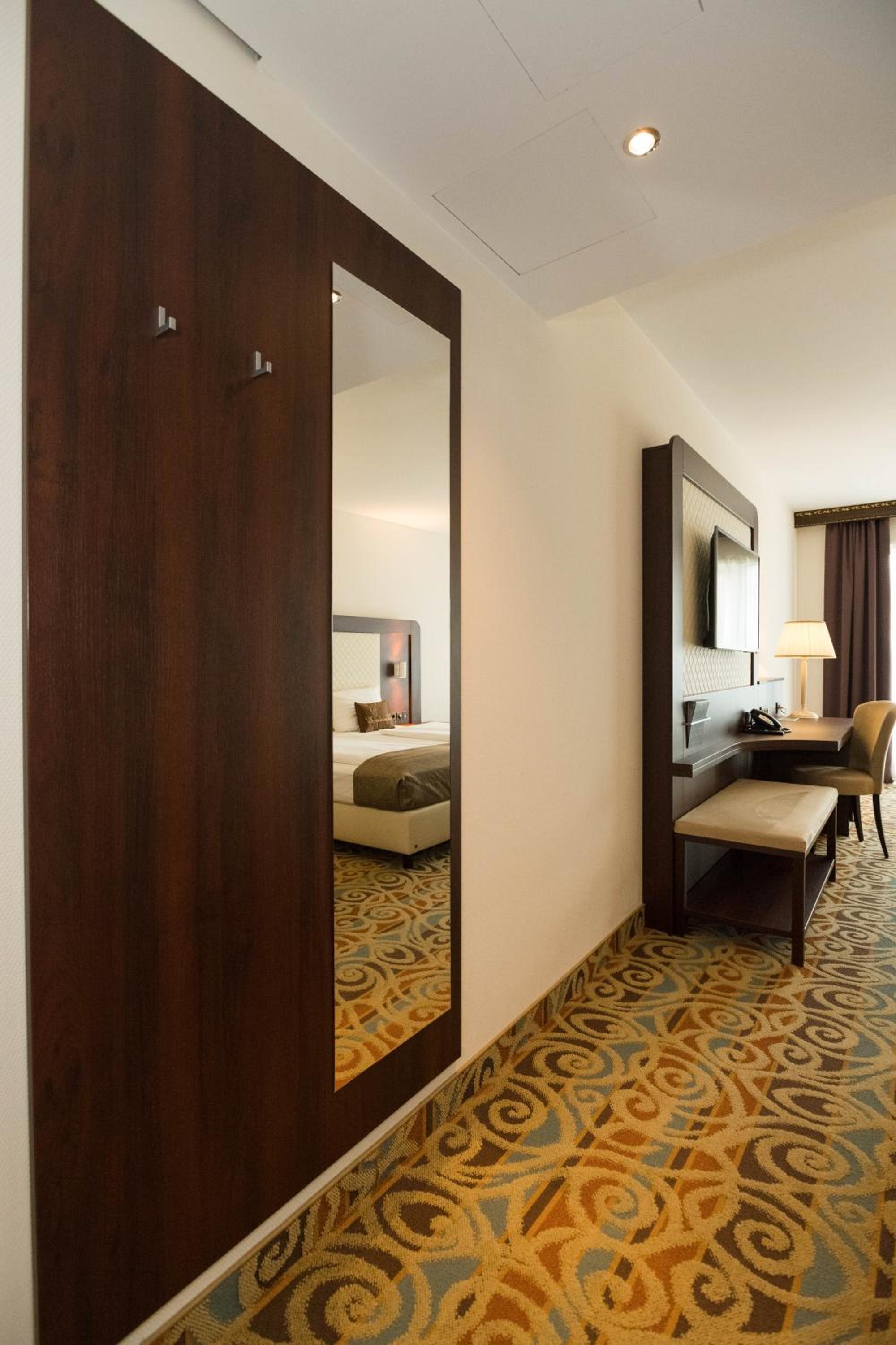Double or Twin Room - Photo 8