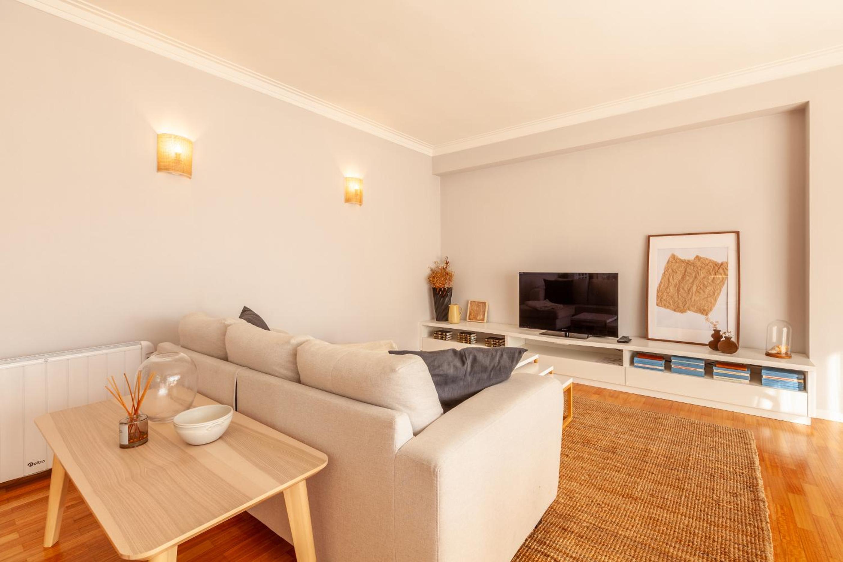 Three-Bedroom Apartment photo 2