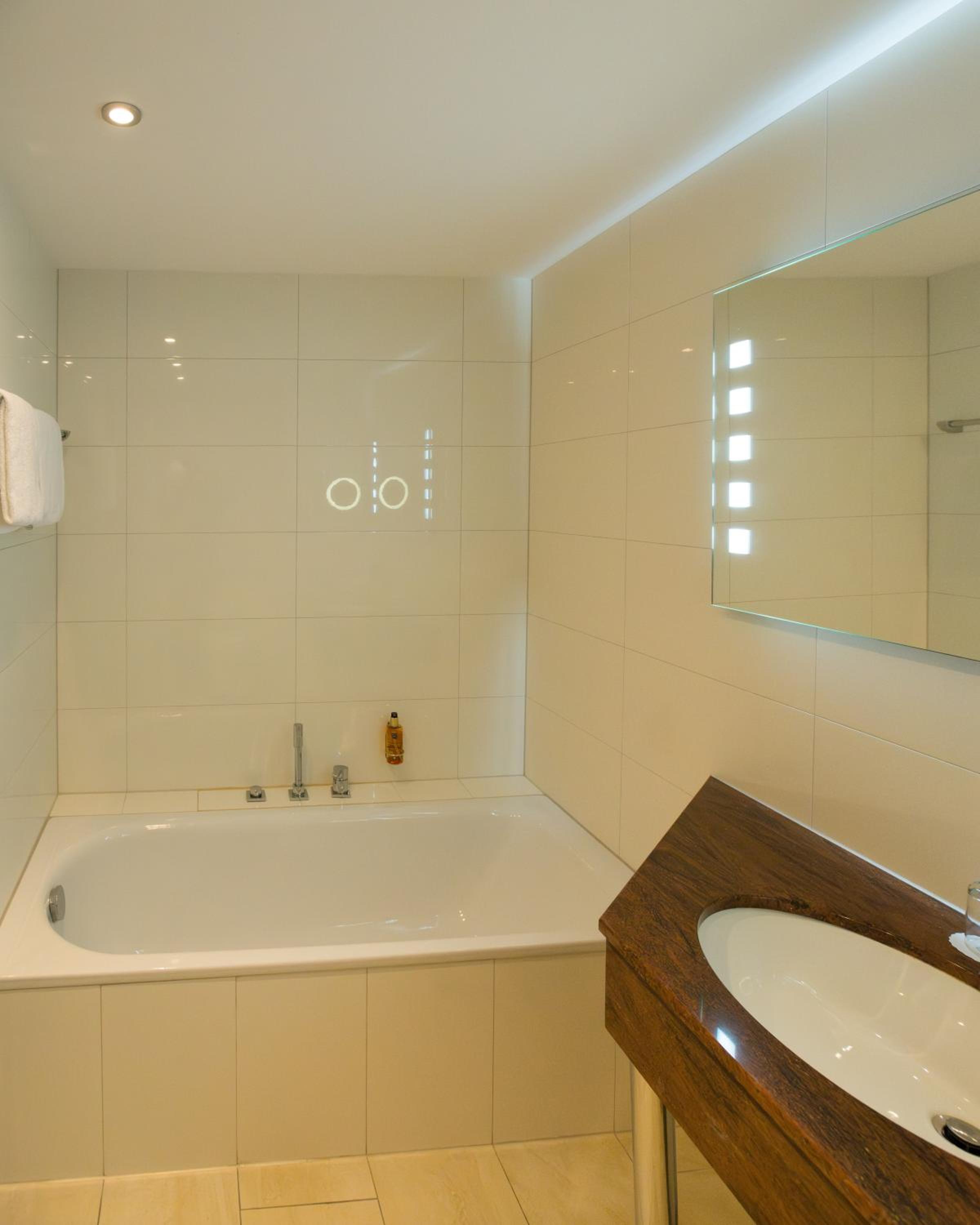 Double or Twin Room - Photo 6