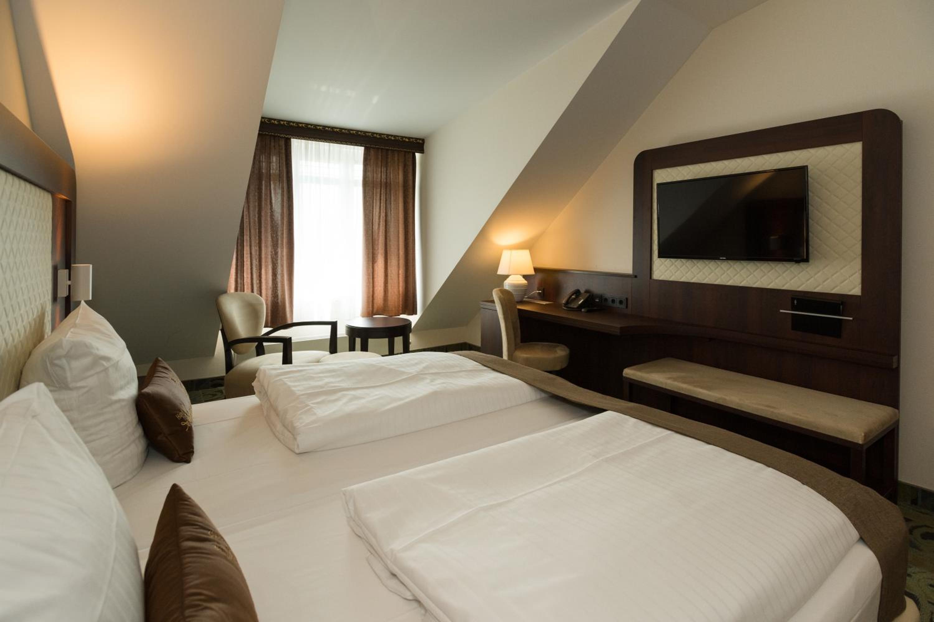 Deluxe Double or Twin Room with River View - Photo 2