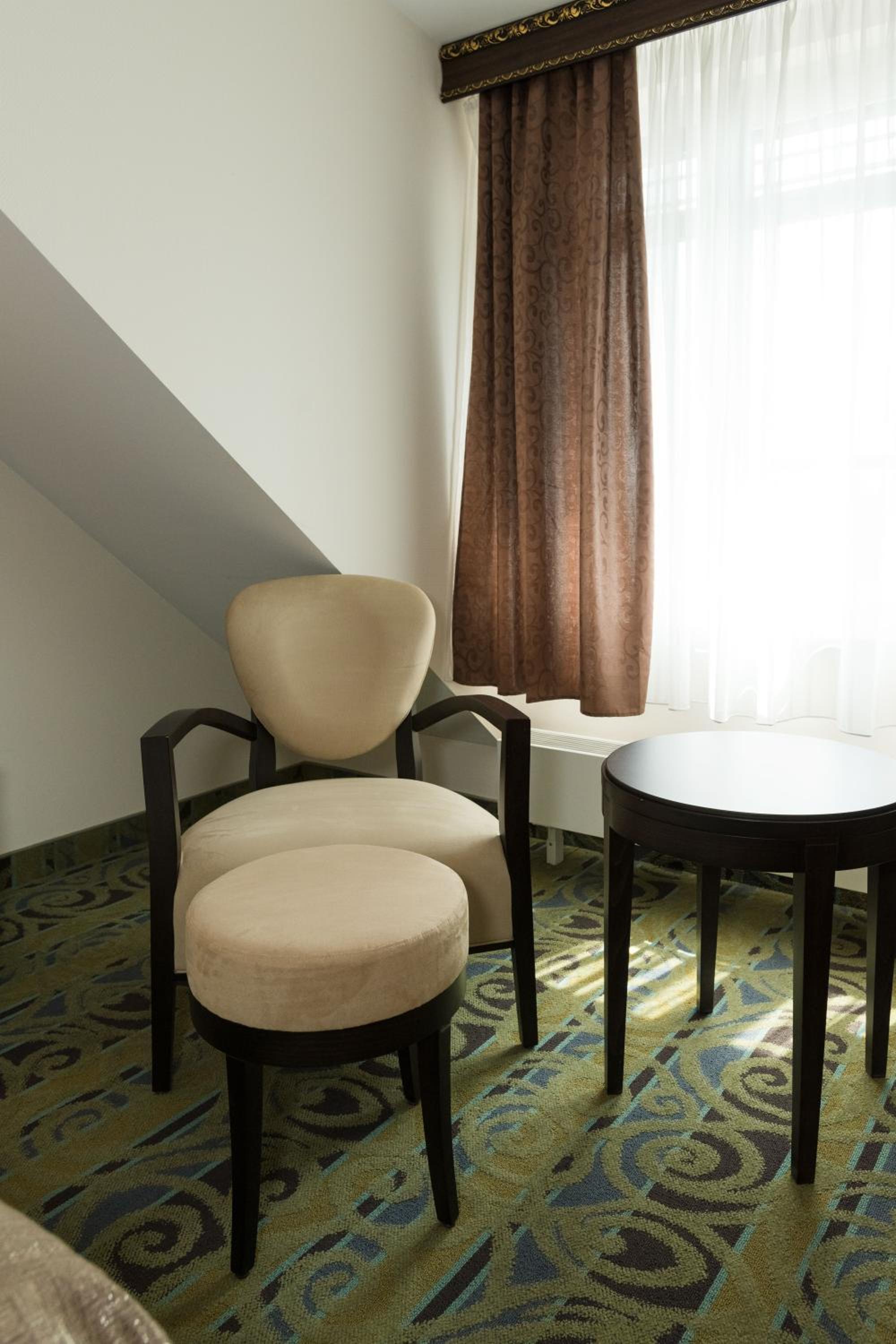 Deluxe Double or Twin Room with River View - Photo 11