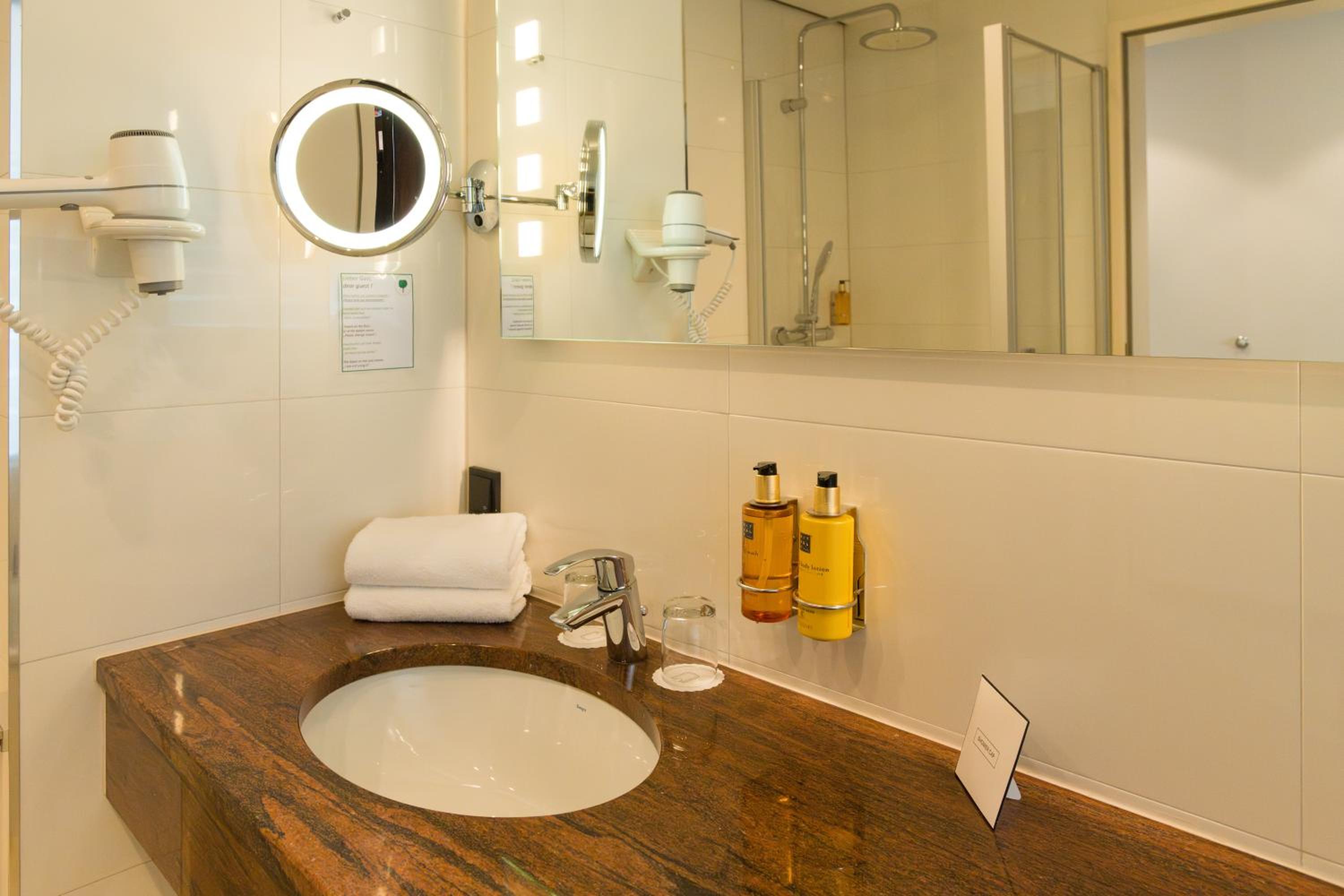 Deluxe Double or Twin Room with River View - Photo 3