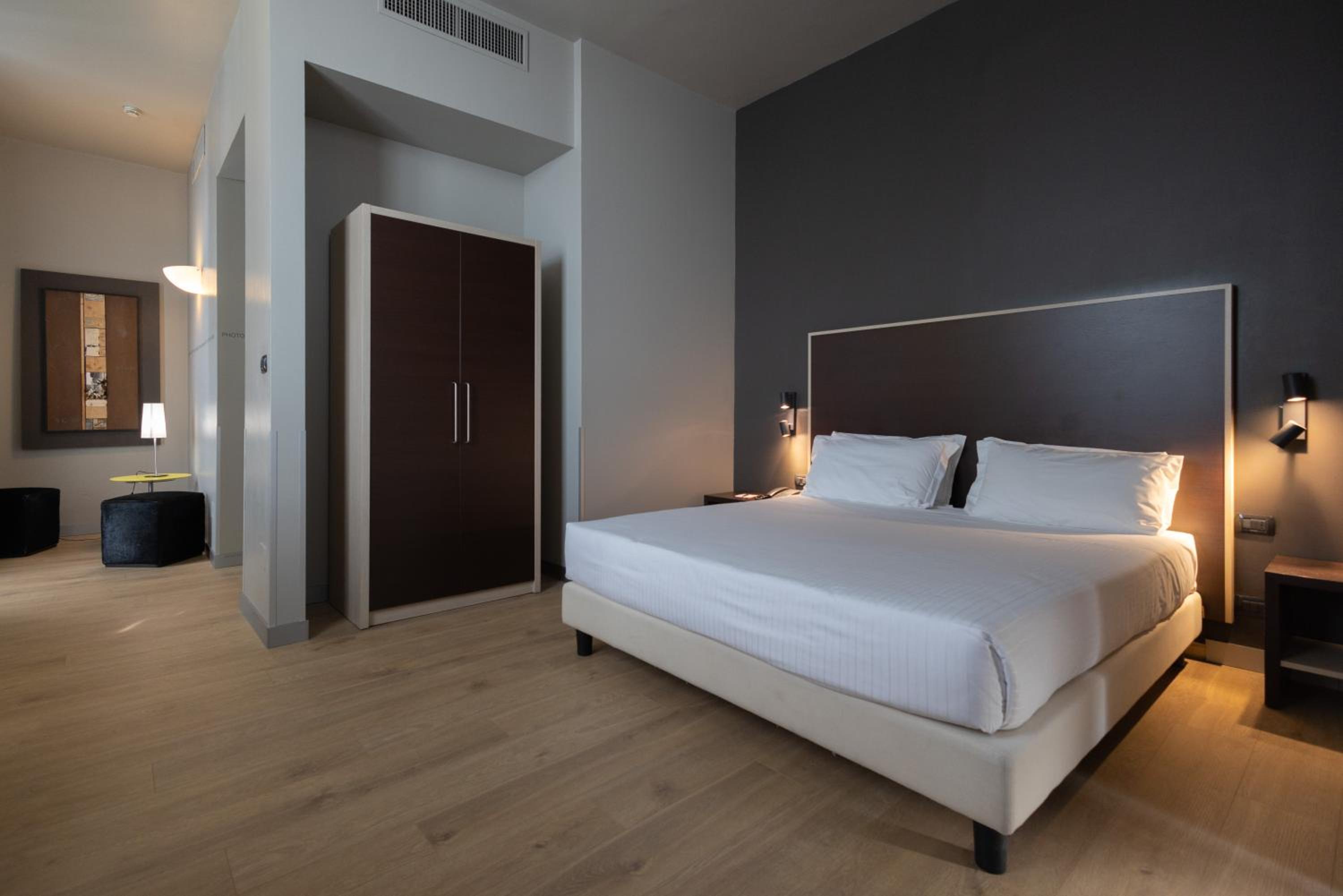Classic Double Room - Photo 7