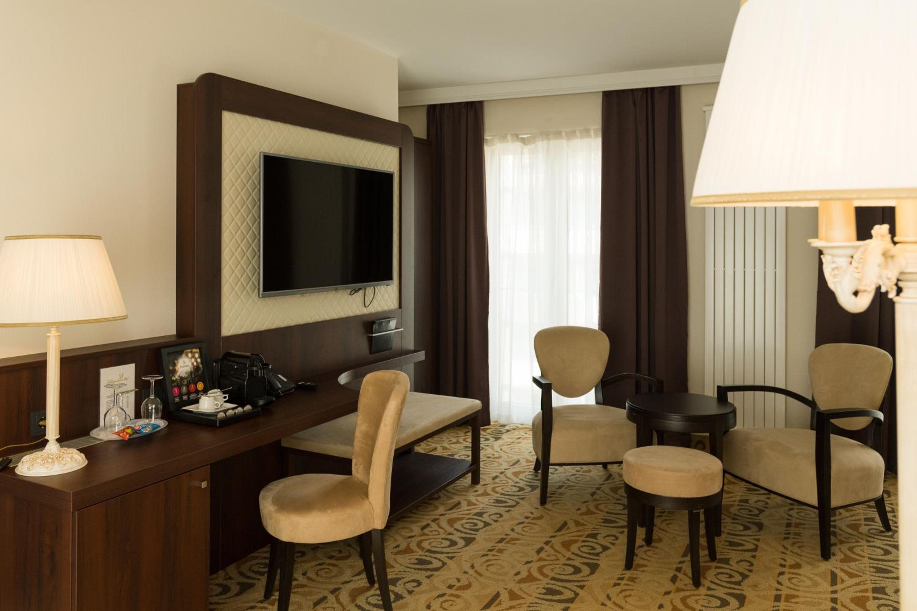 Deluxe Double or Twin Room - Photo 2