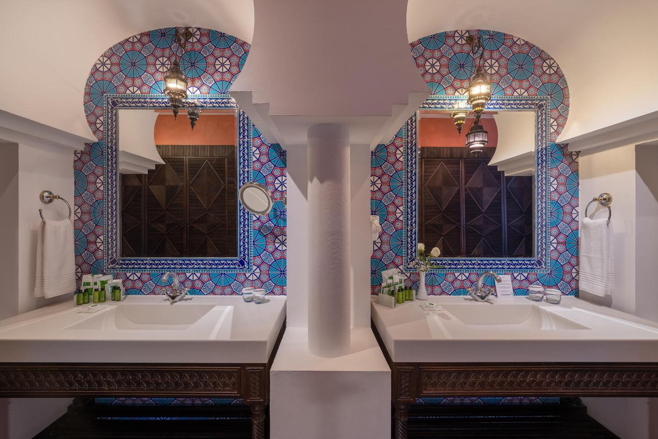 Sultan Suite with Jacuzzi photo 2