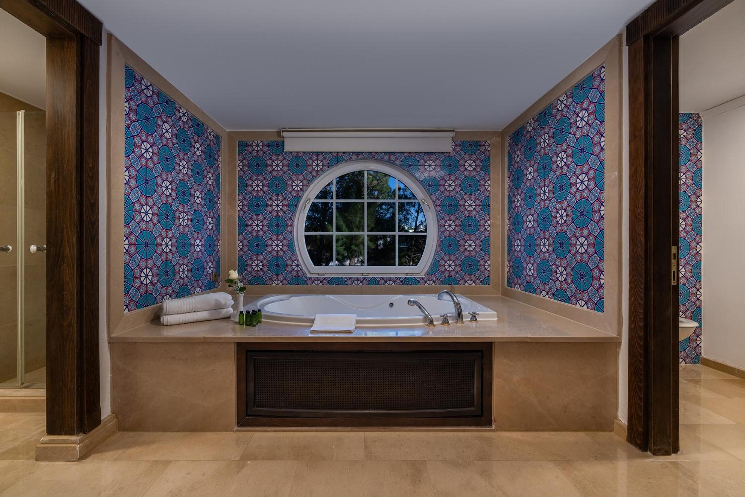 Sultan Suite with Jacuzzi photo 3