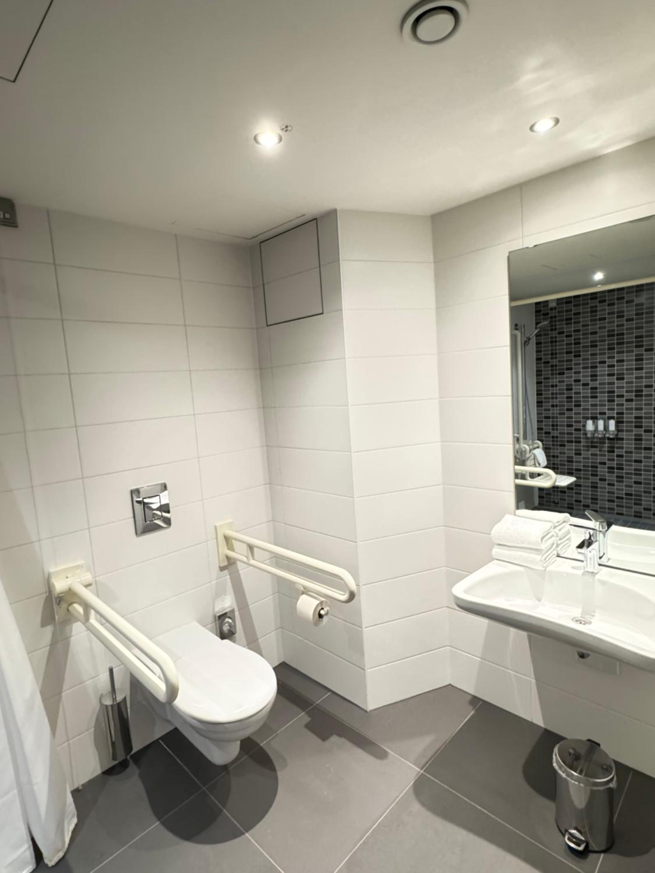 Queen Room - Accessible