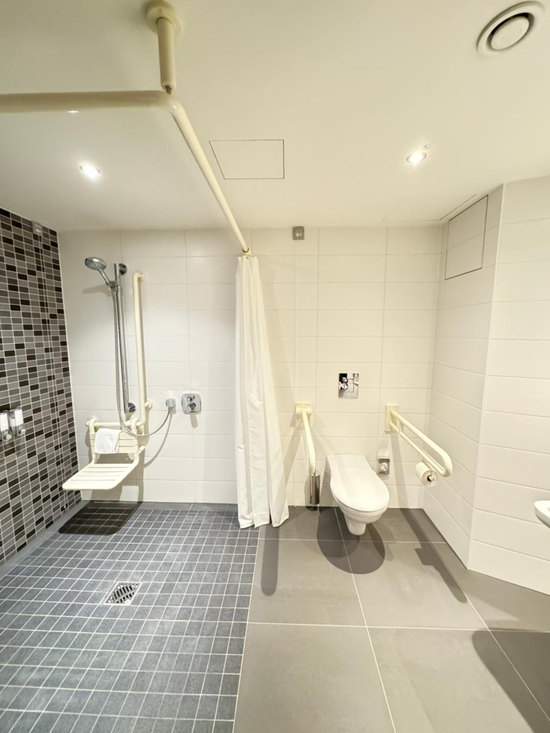 Queen Room - Accessible