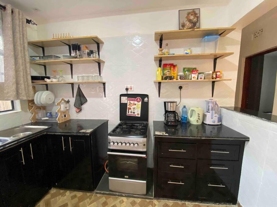 Three-Bedroom House photo 3