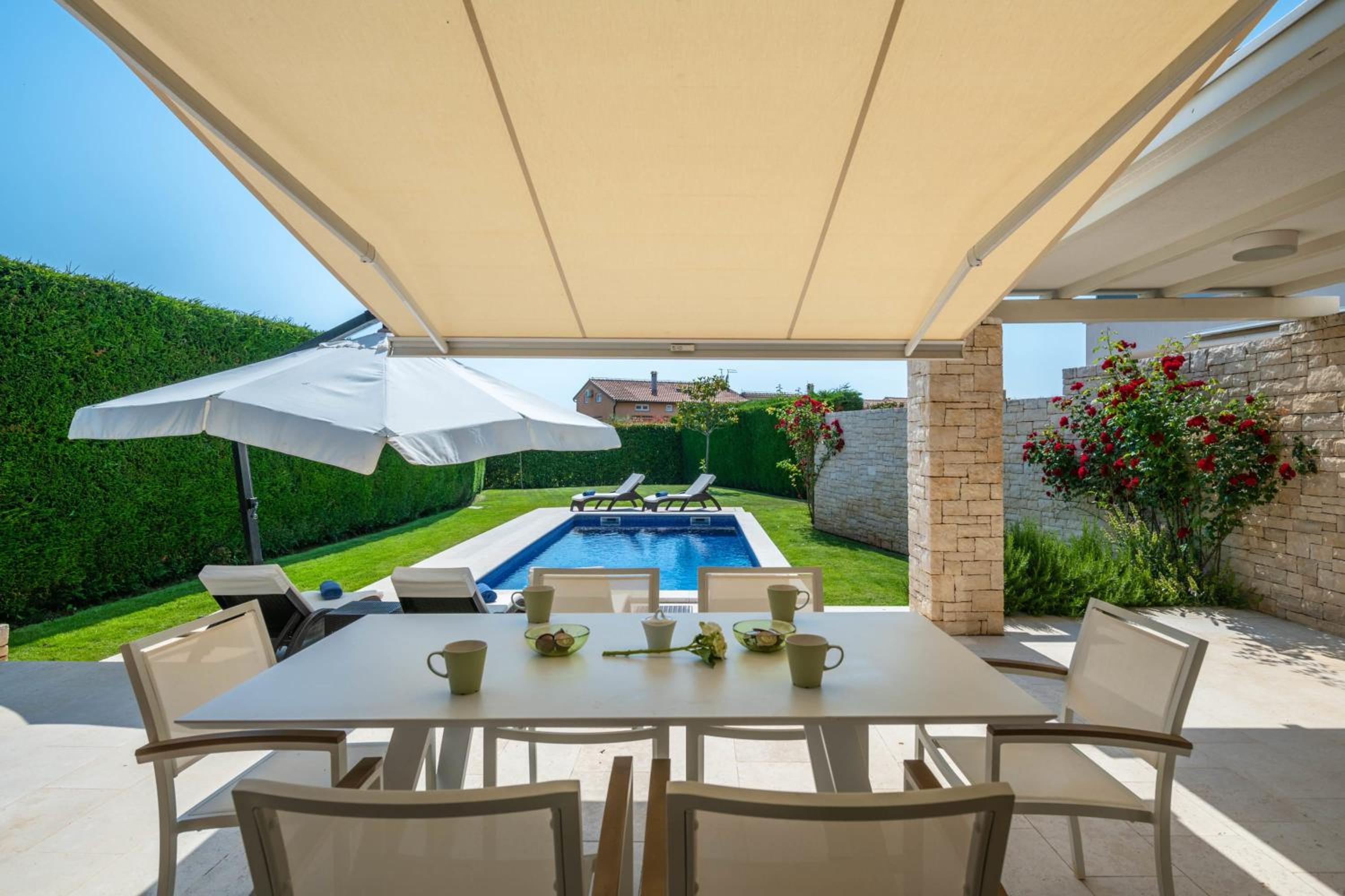 Villa photo 2