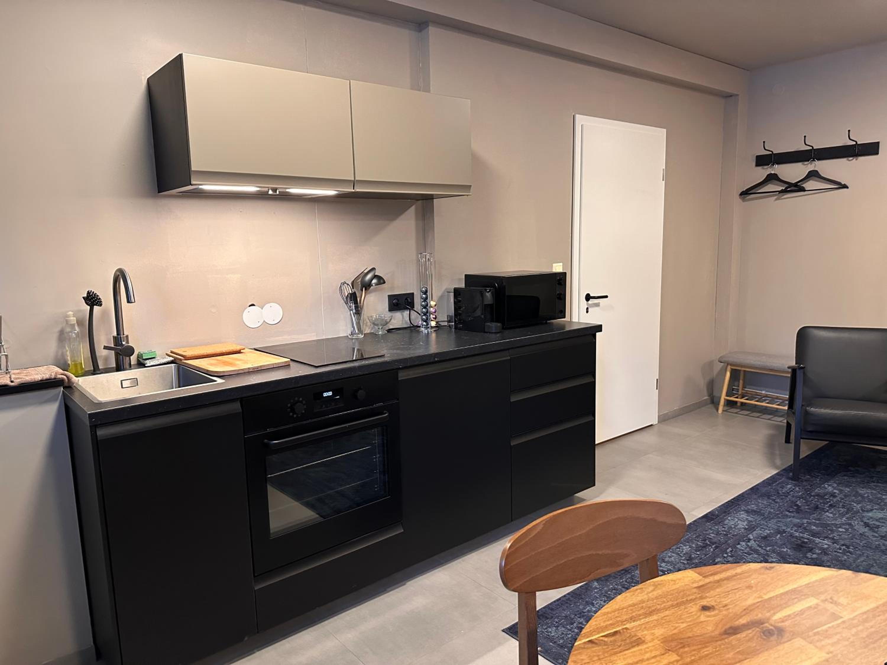 Studio Apartment - Photo 2