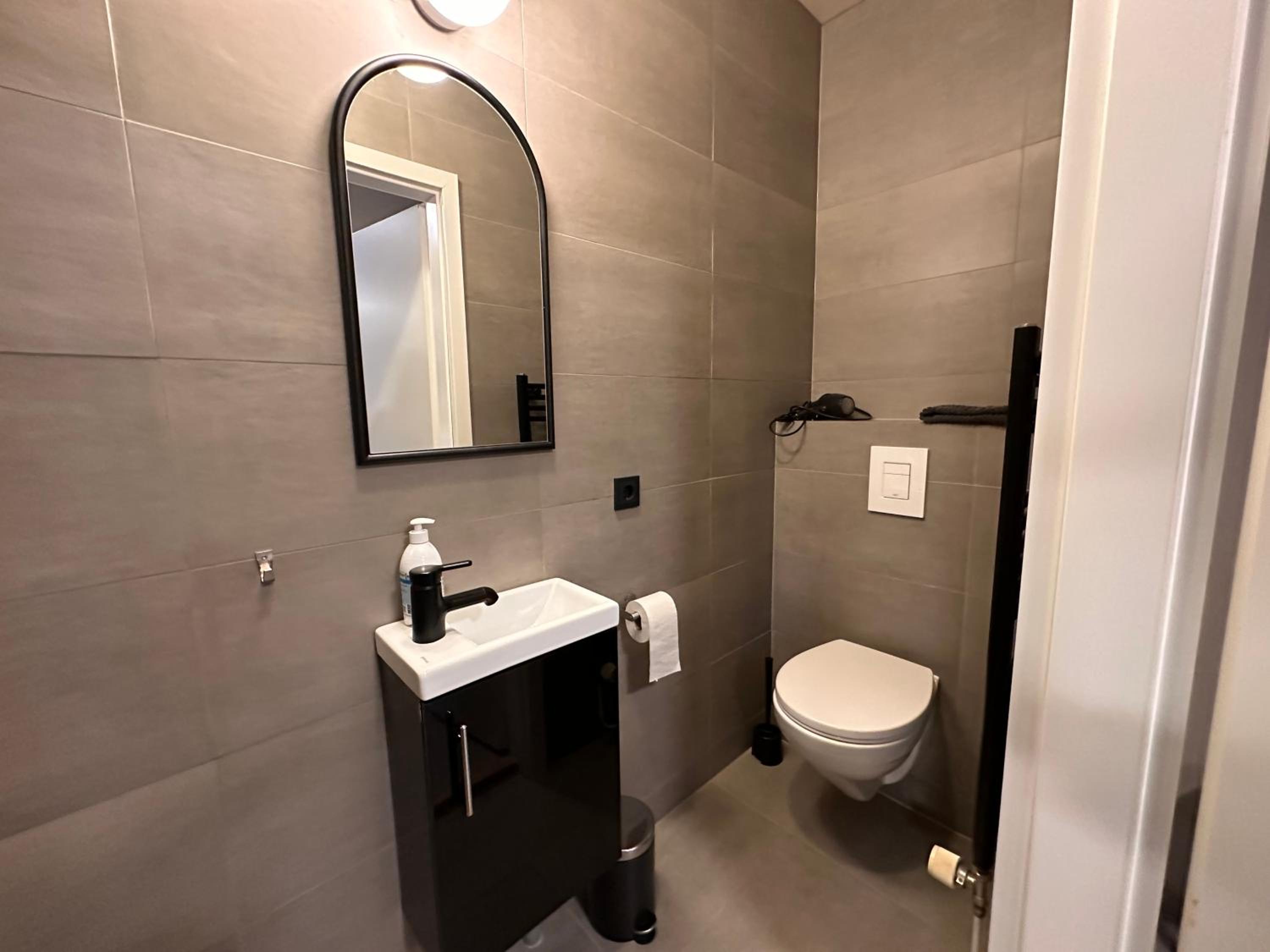 Studio Apartment - Photo 3