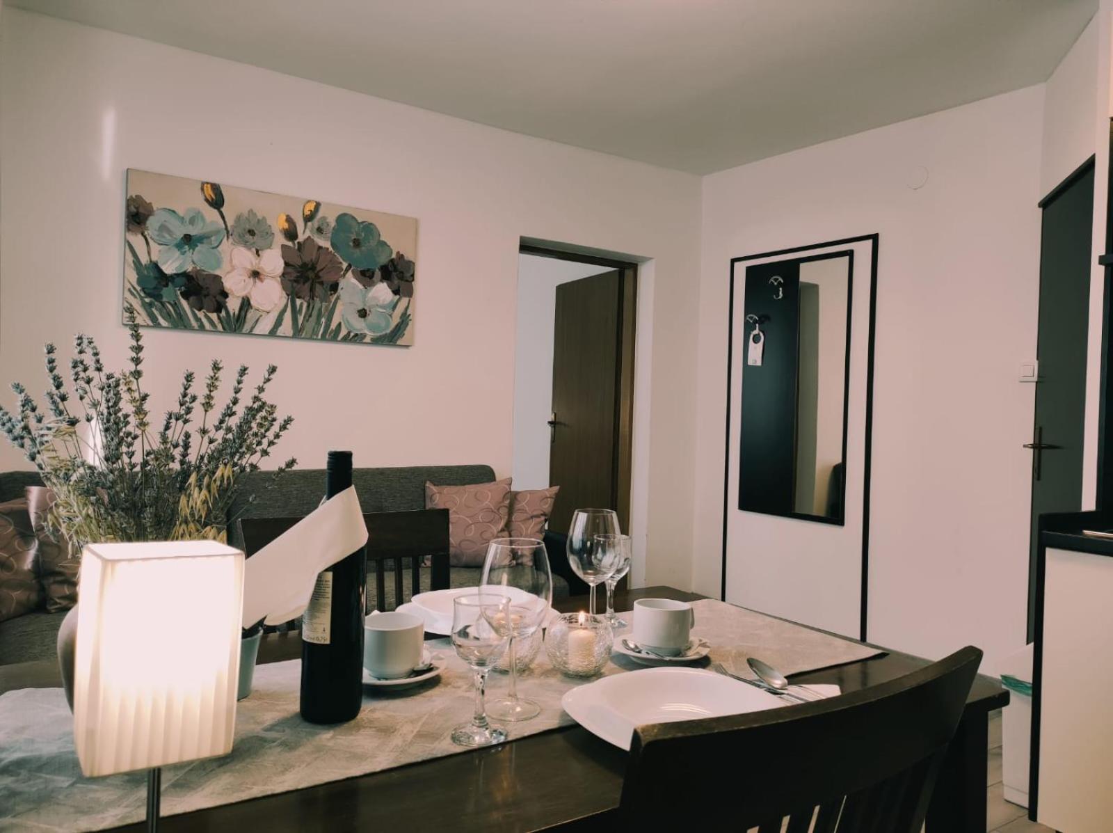 One-Bedroom Apartment with Terrace photo 3