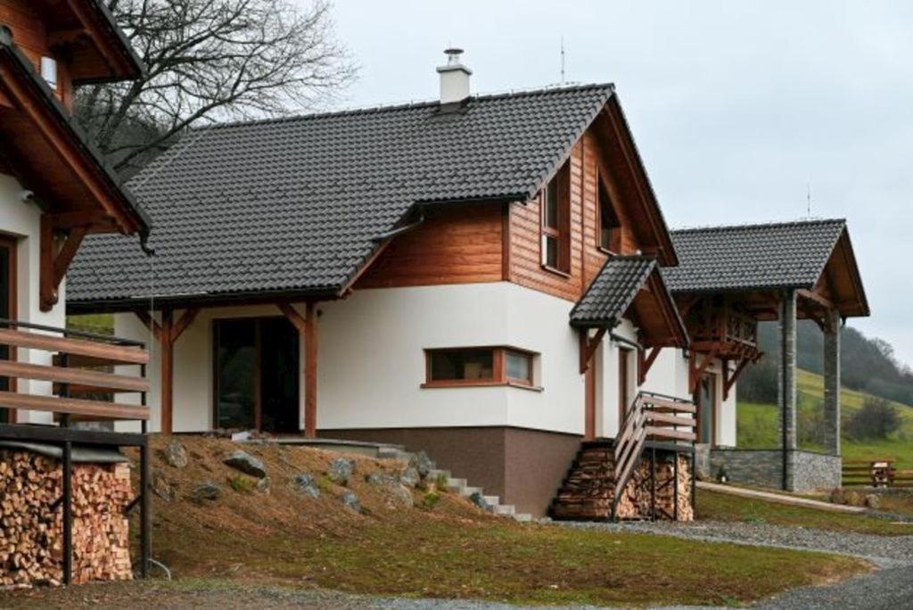 Three-Bedroom House photo 3