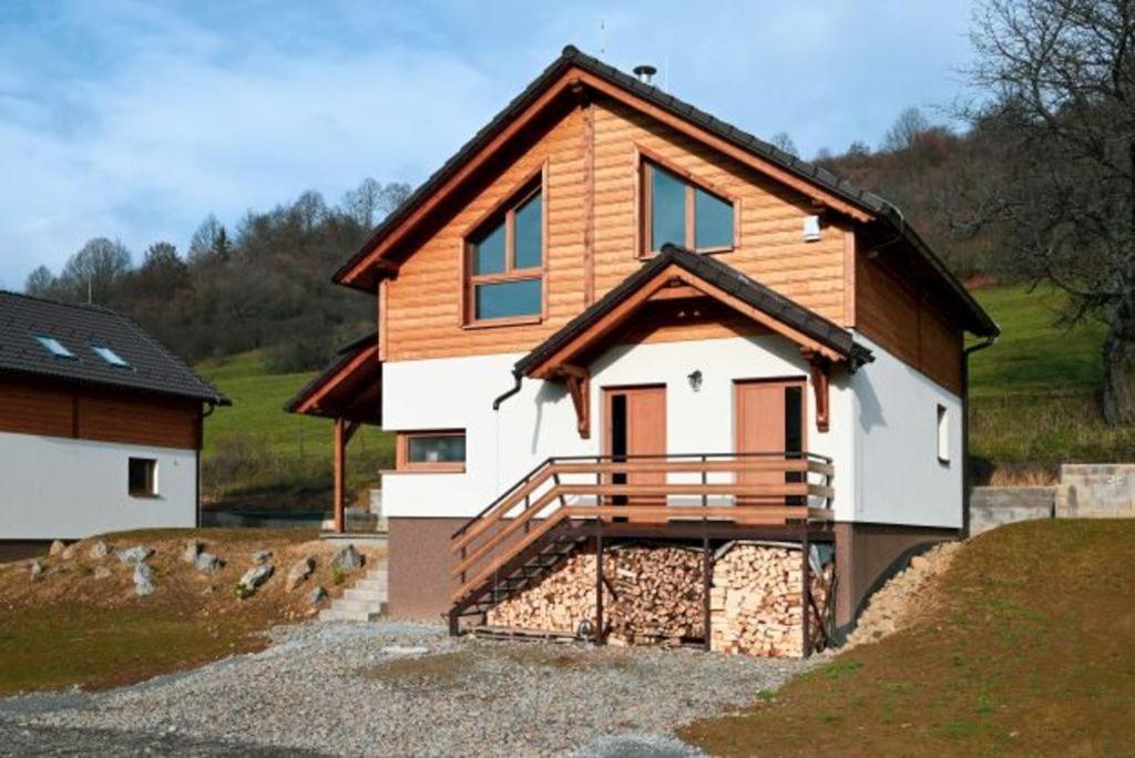 Three-Bedroom House photo 2