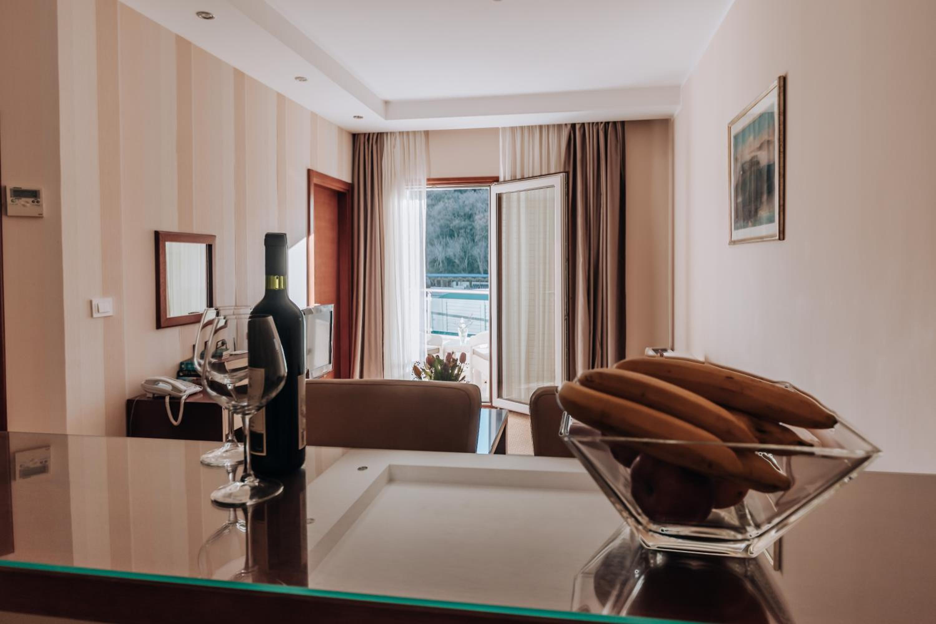 One Bedroom Apartment with Balcony - Photo 5