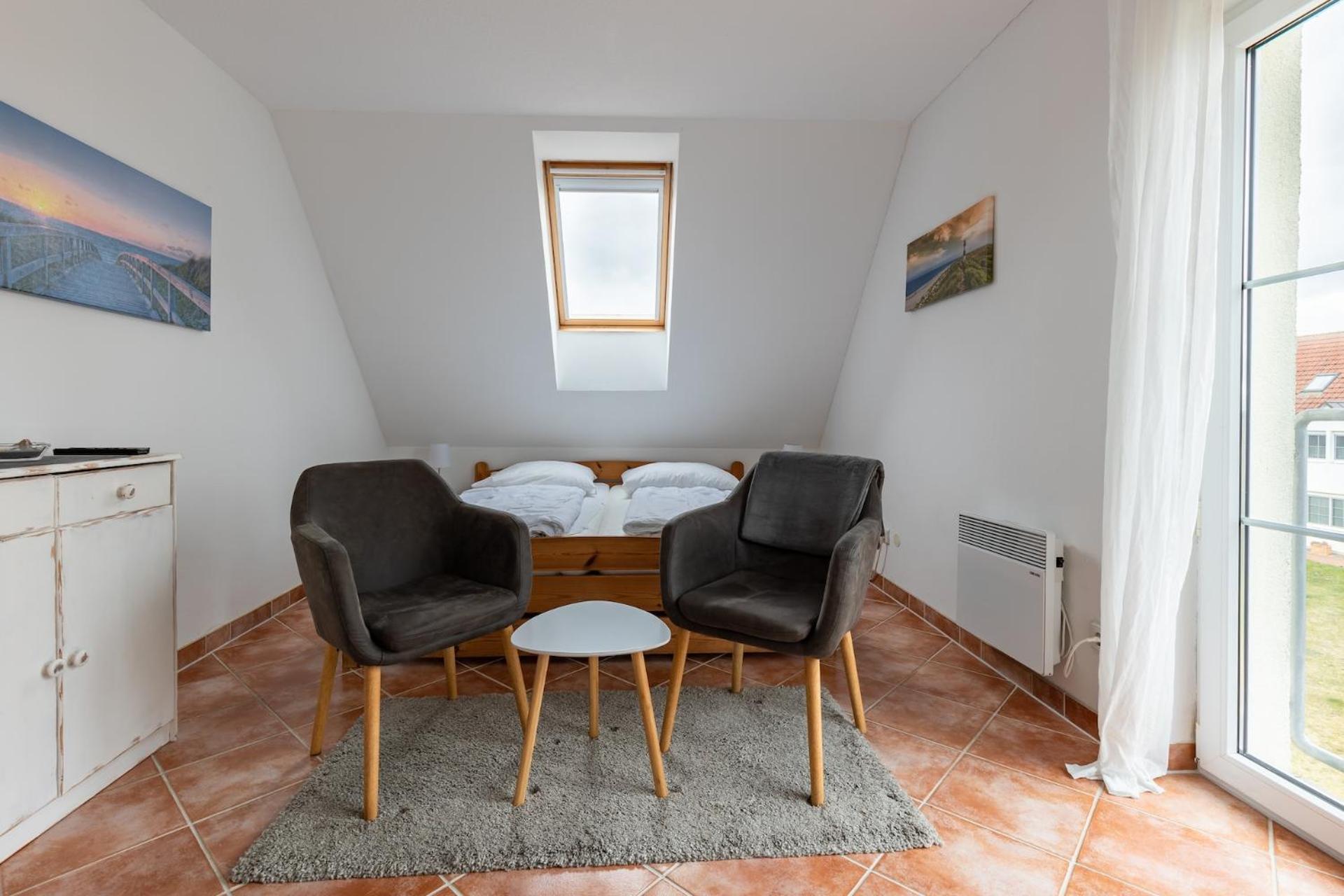 One-Bedroom Apartment photo 1