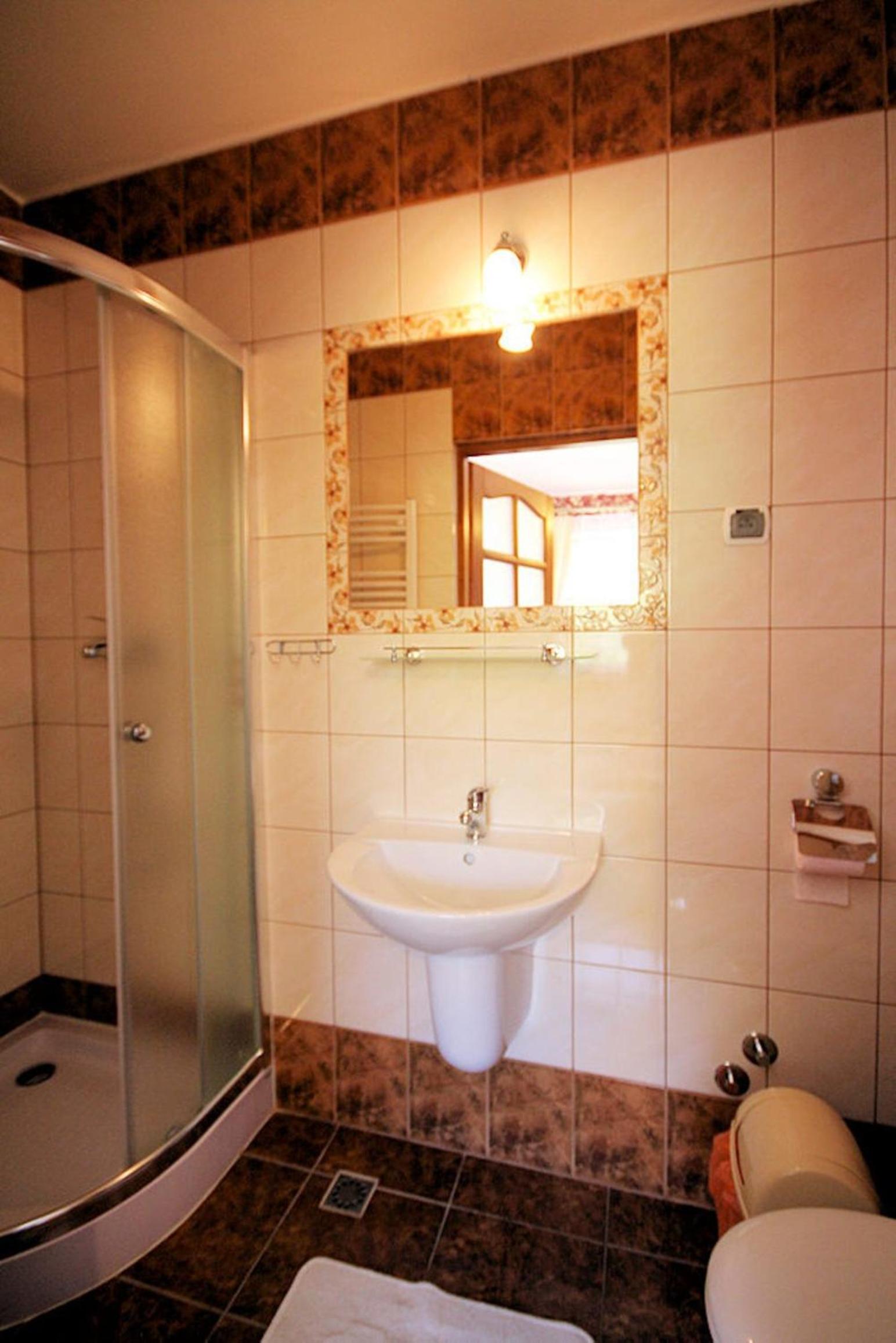 Double or Twin Room - Photo 5
