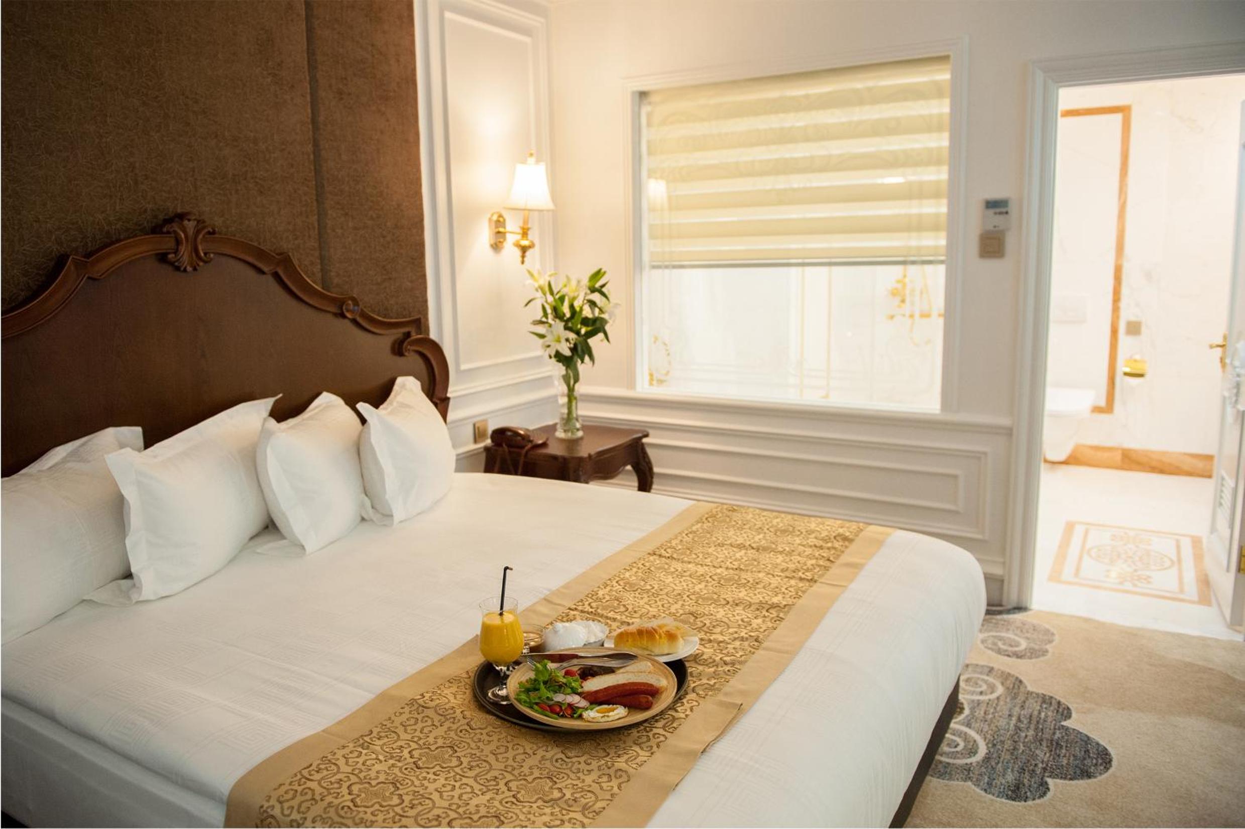 Deluxe King Room - Photo 1
