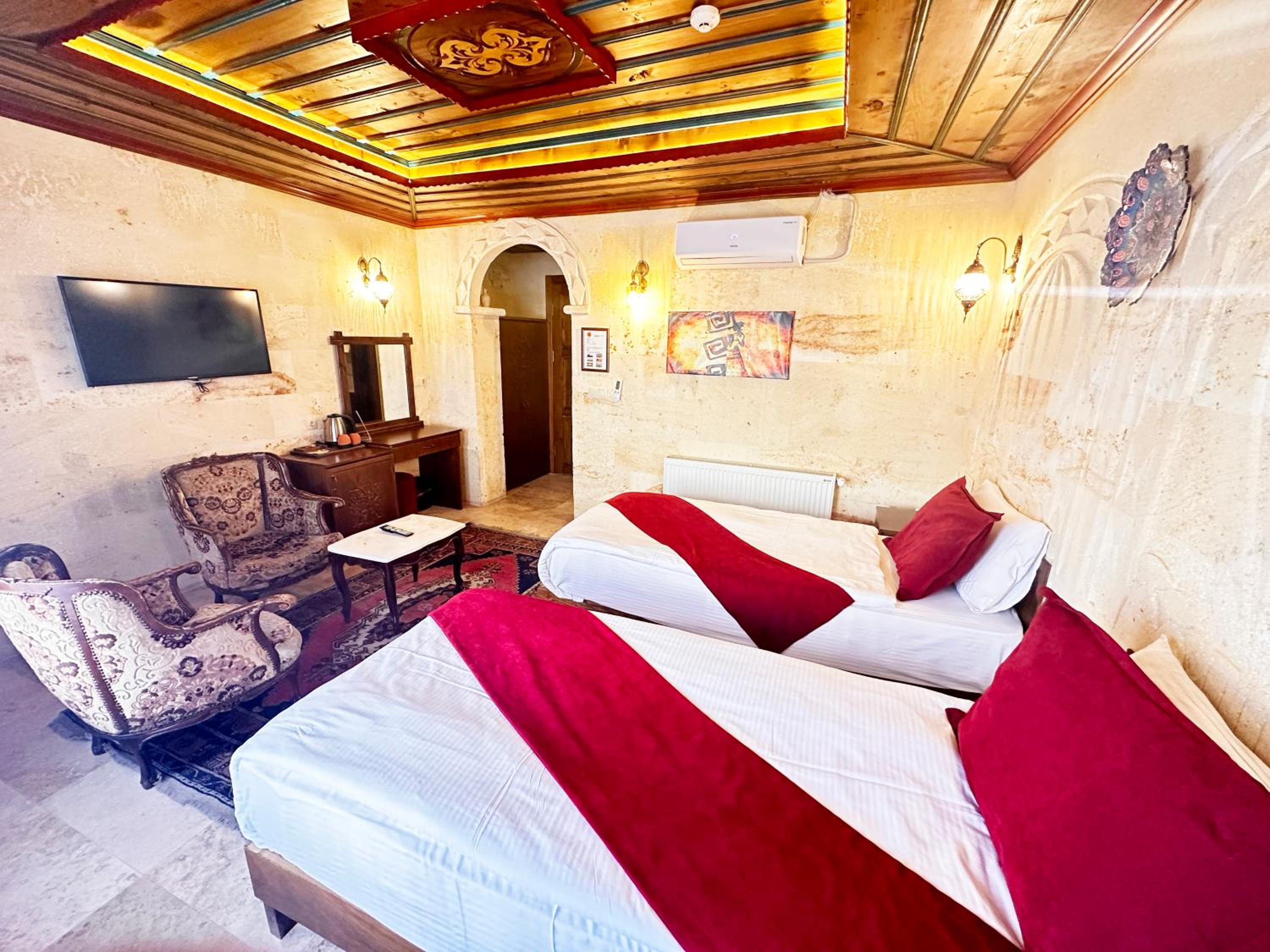 Standard Twin Room - Photo 1