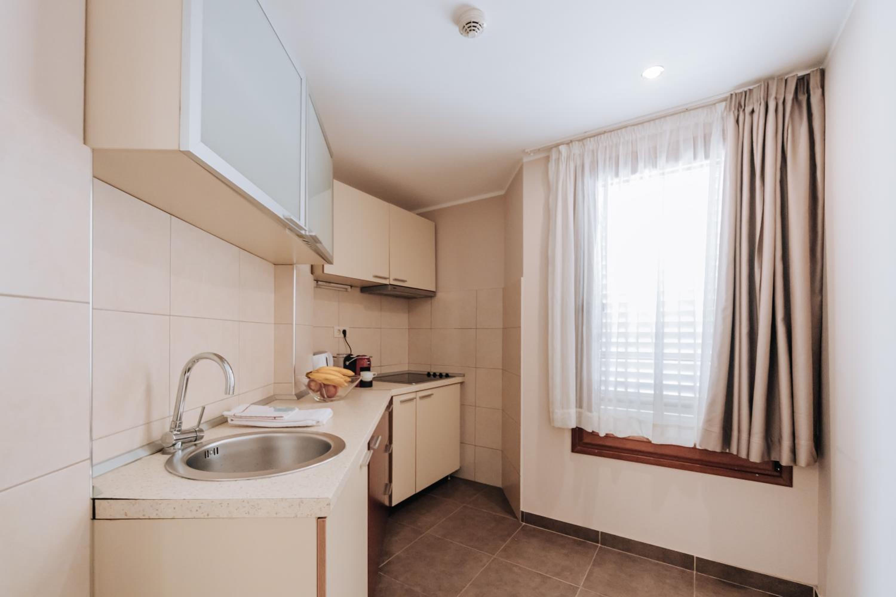 Superior Two Bedroom Apartment - Photo 9