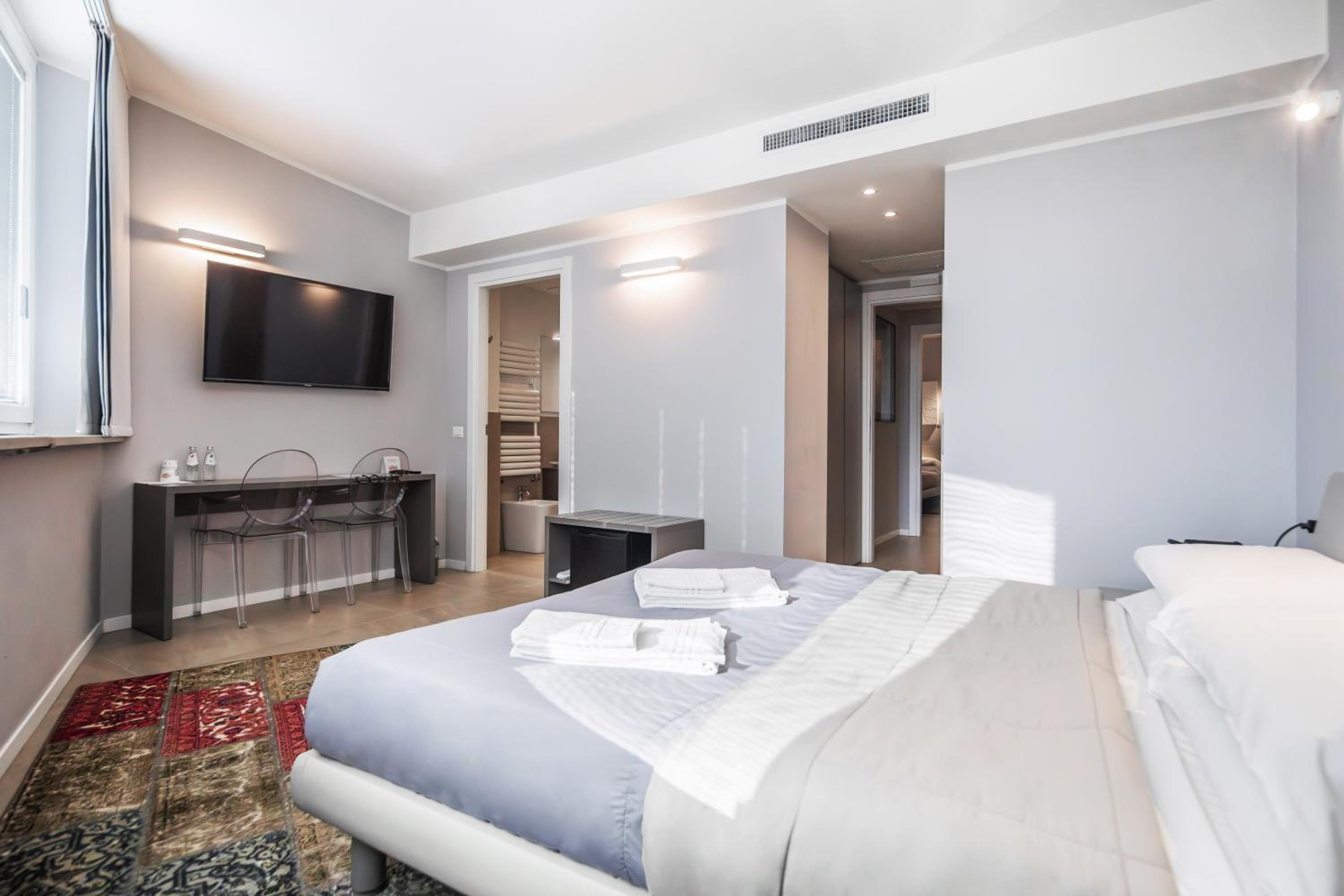 Deluxe Double Room photo 3