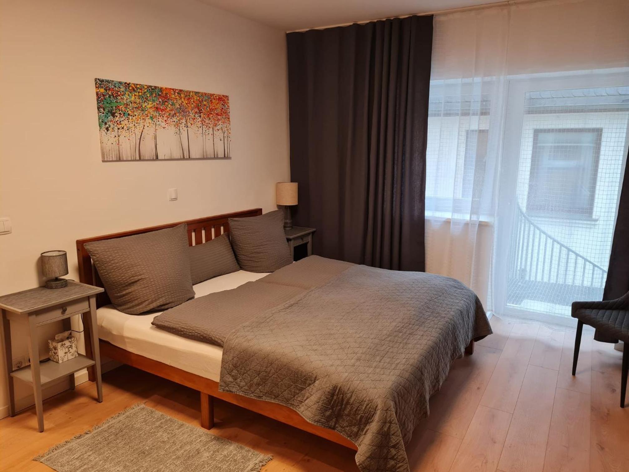 Large Double Room - Photo 1