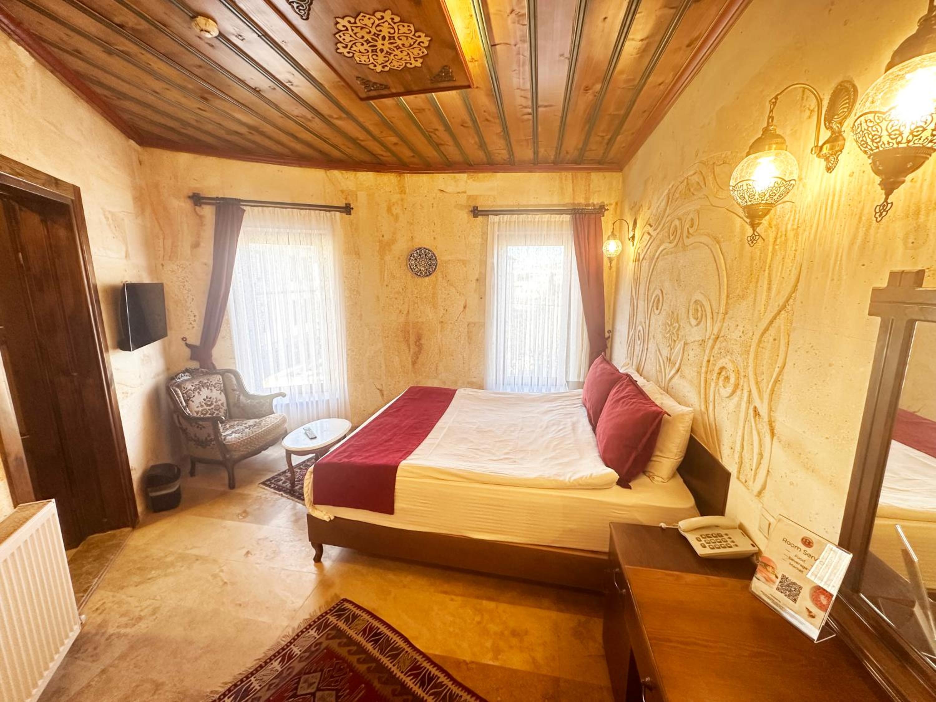 Double Room with Mountain View - Photo 3