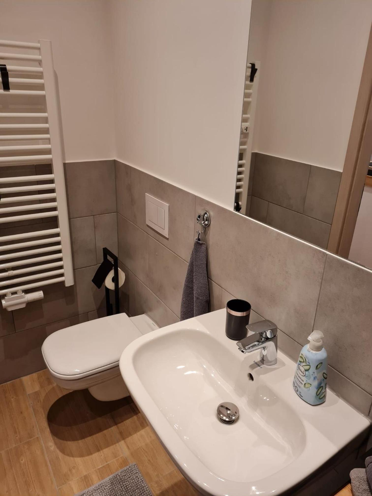 Large Double Room - Photo 4