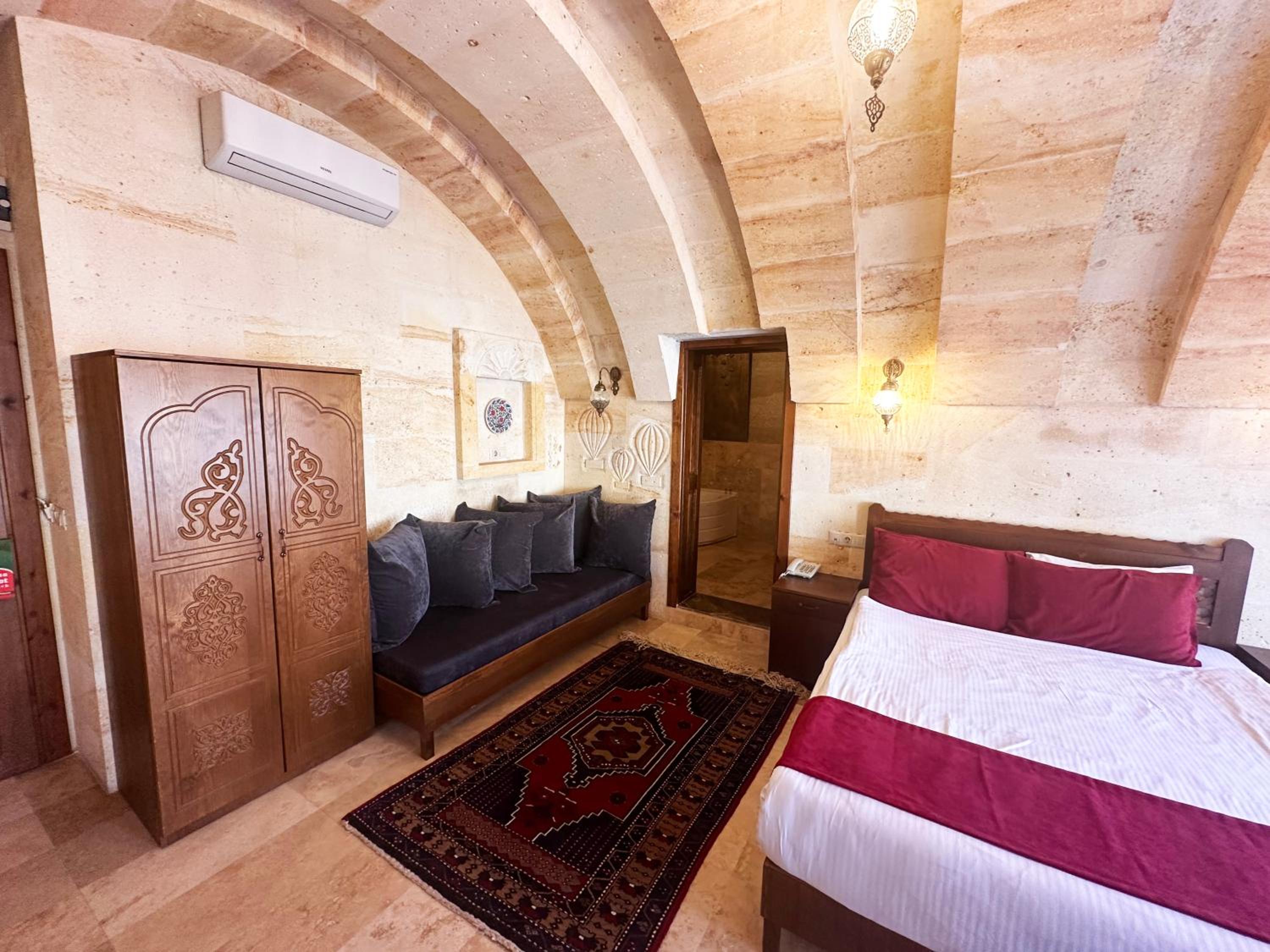 Deluxe Triple Room - Photo 11