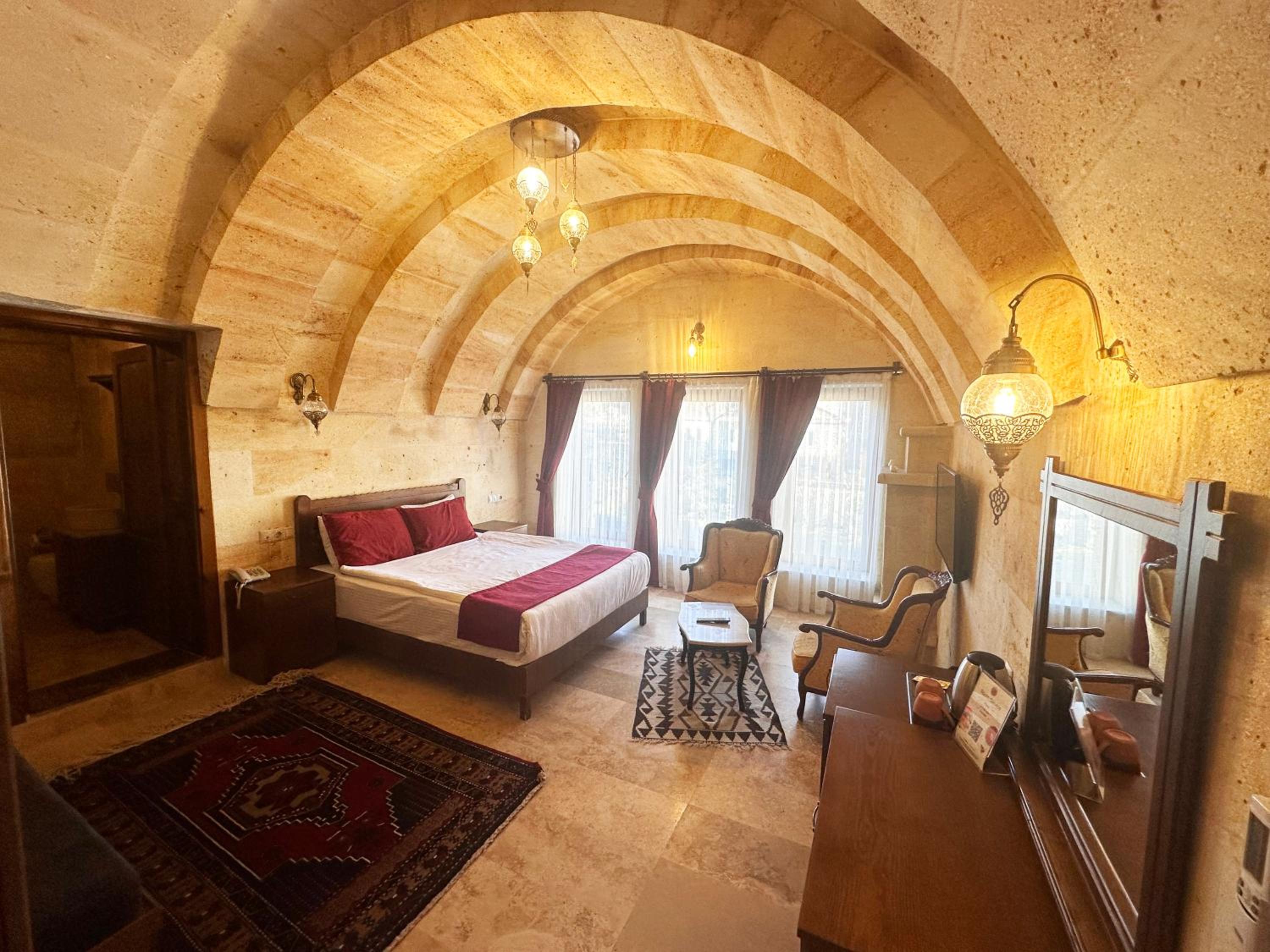 Deluxe Triple Room - Photo 13