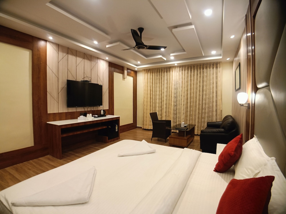 Executive Double Room with Bathtub photo 2