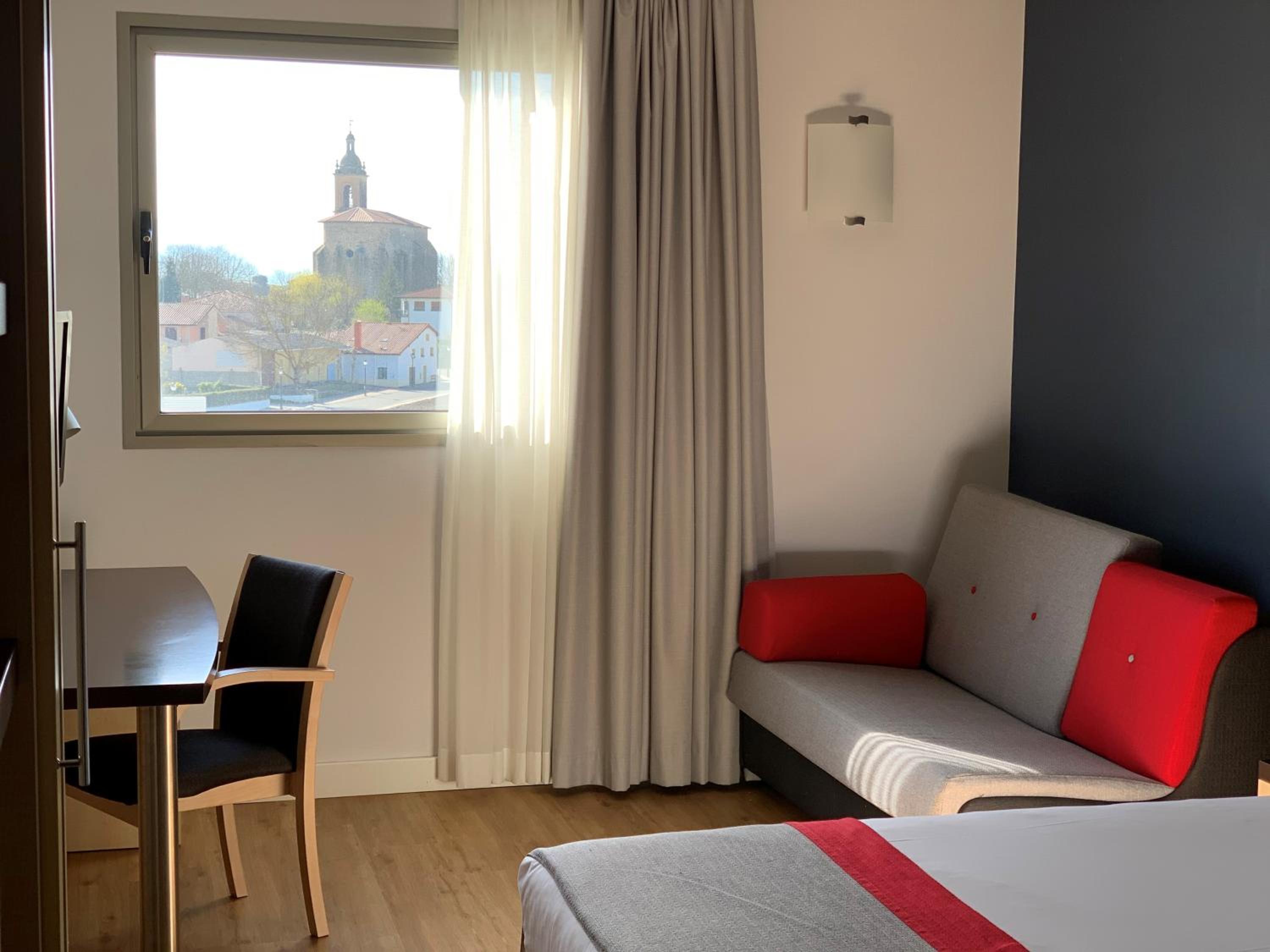 Standard Room with Free Breakfast - Photo 7