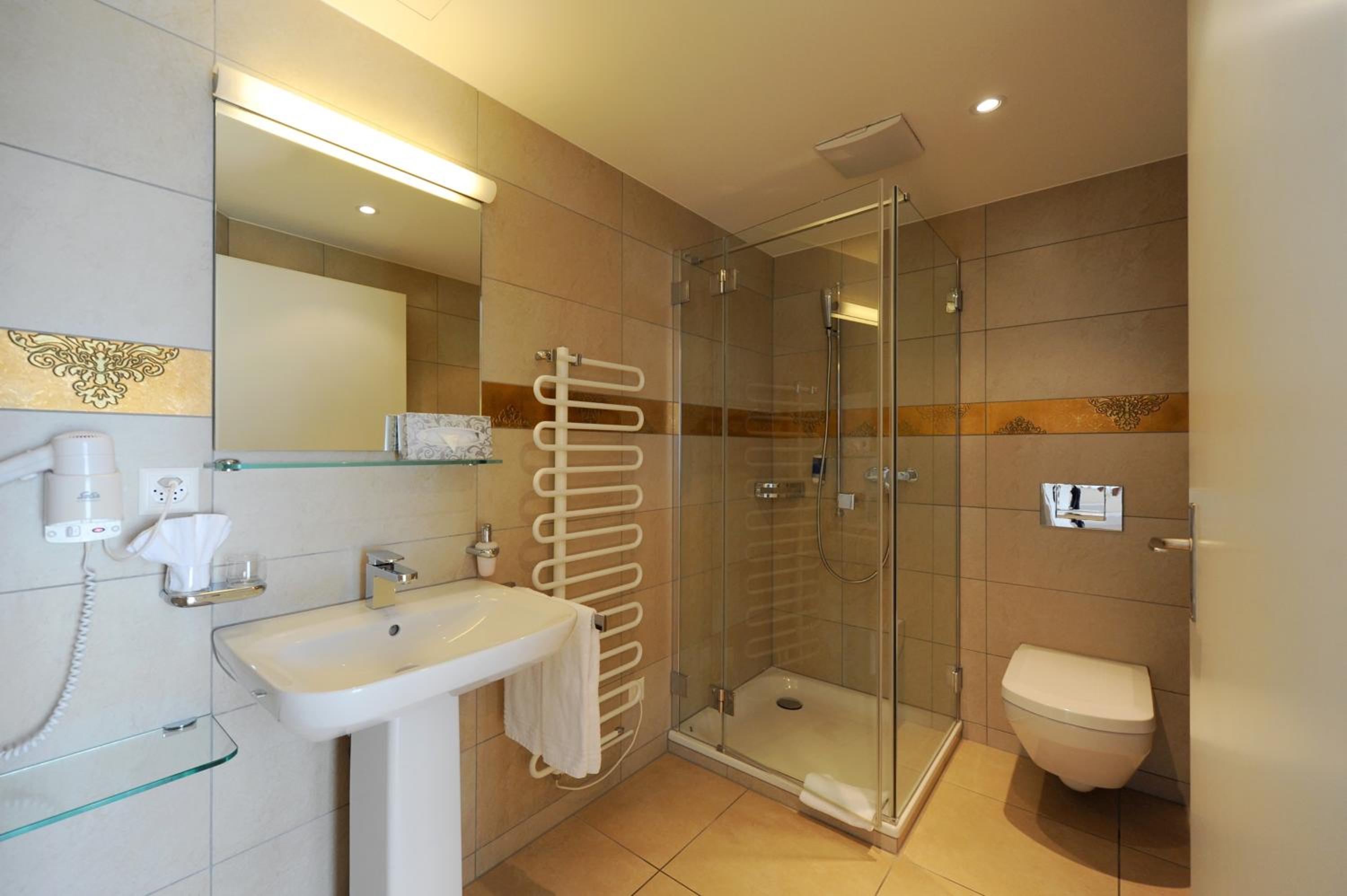 Junior Suite with Lake View and Balcony photo 3