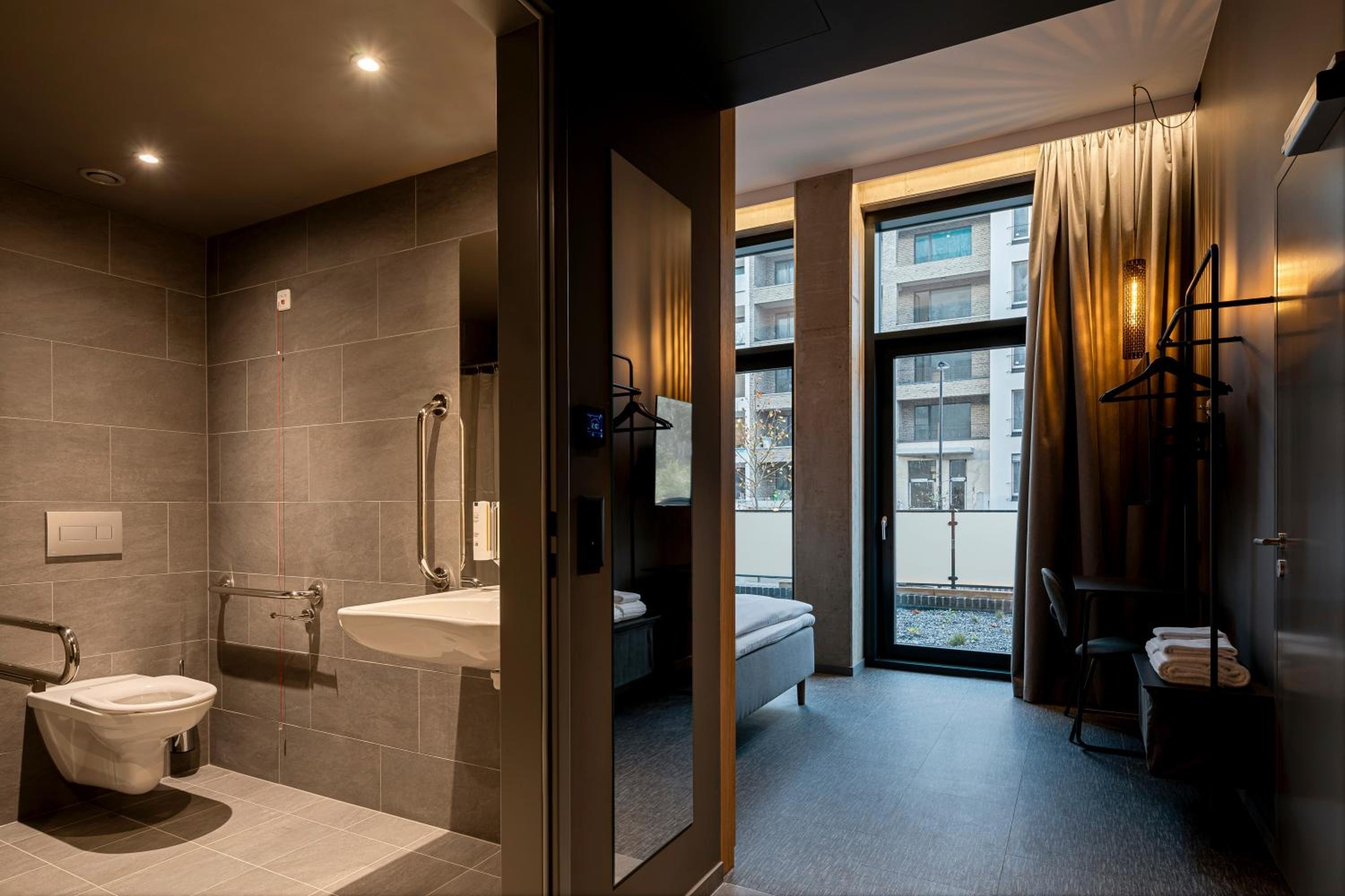 Twin Room - Disability Access photo 3