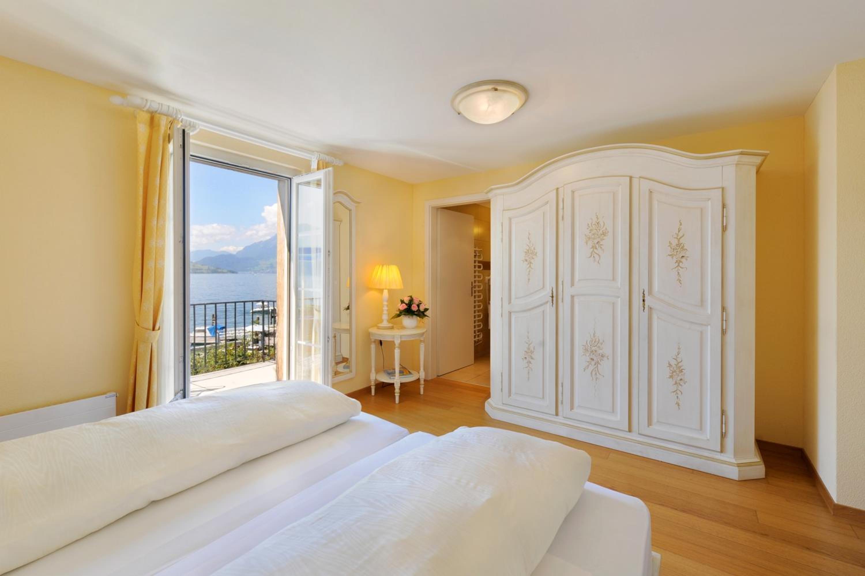 Double Room with Lake View and Balcony photo 3