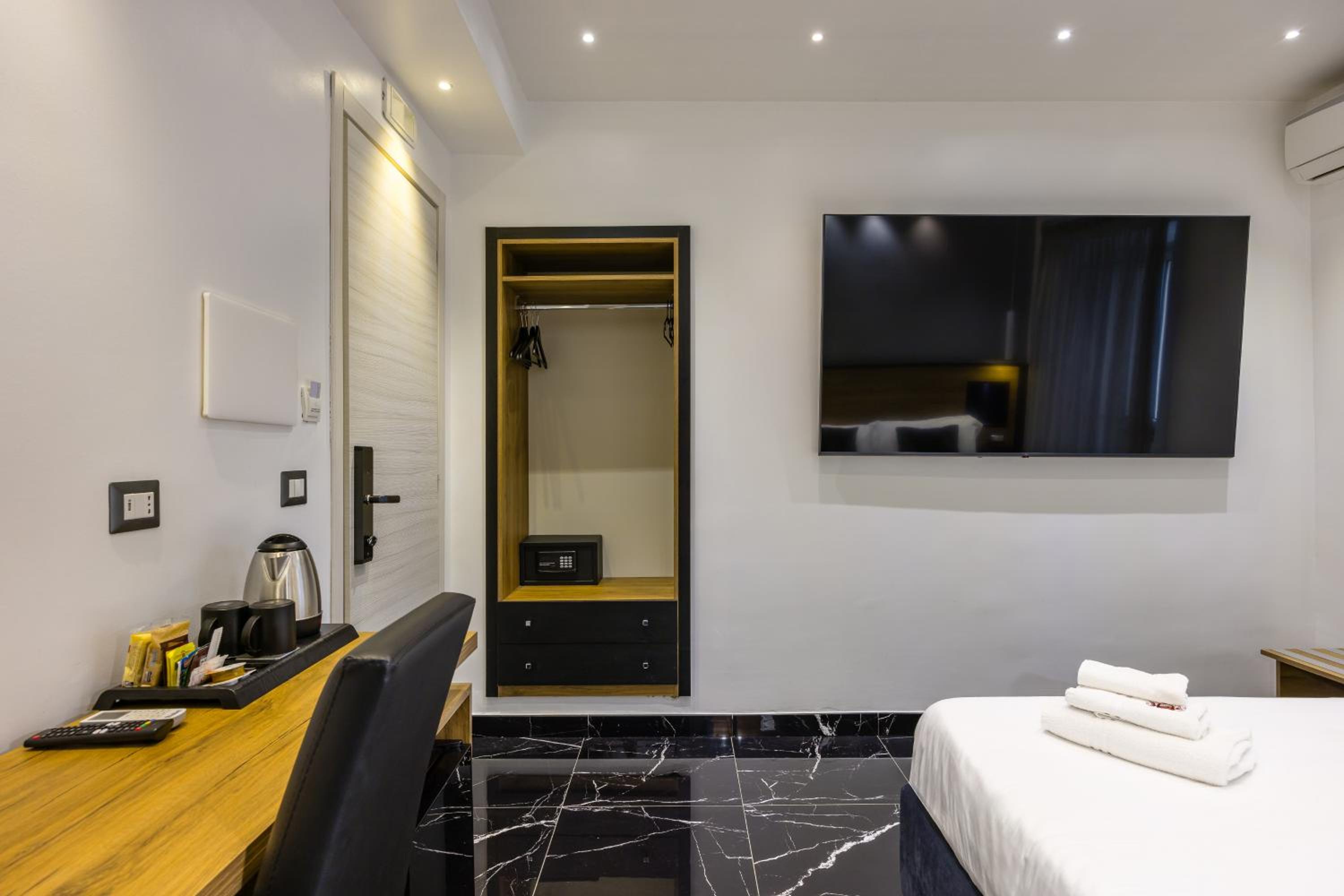 Superior Double Room - Photo 2
