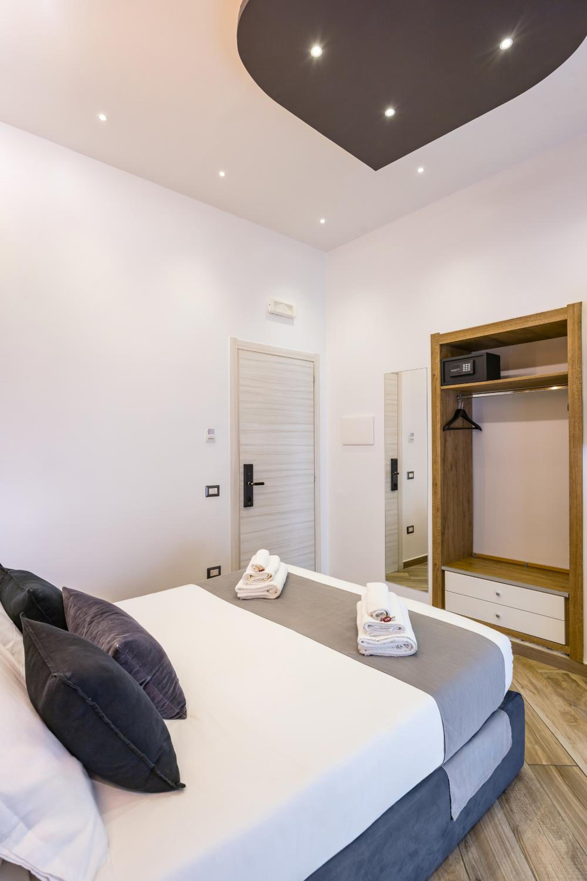 Economy Double Room - Photo 33