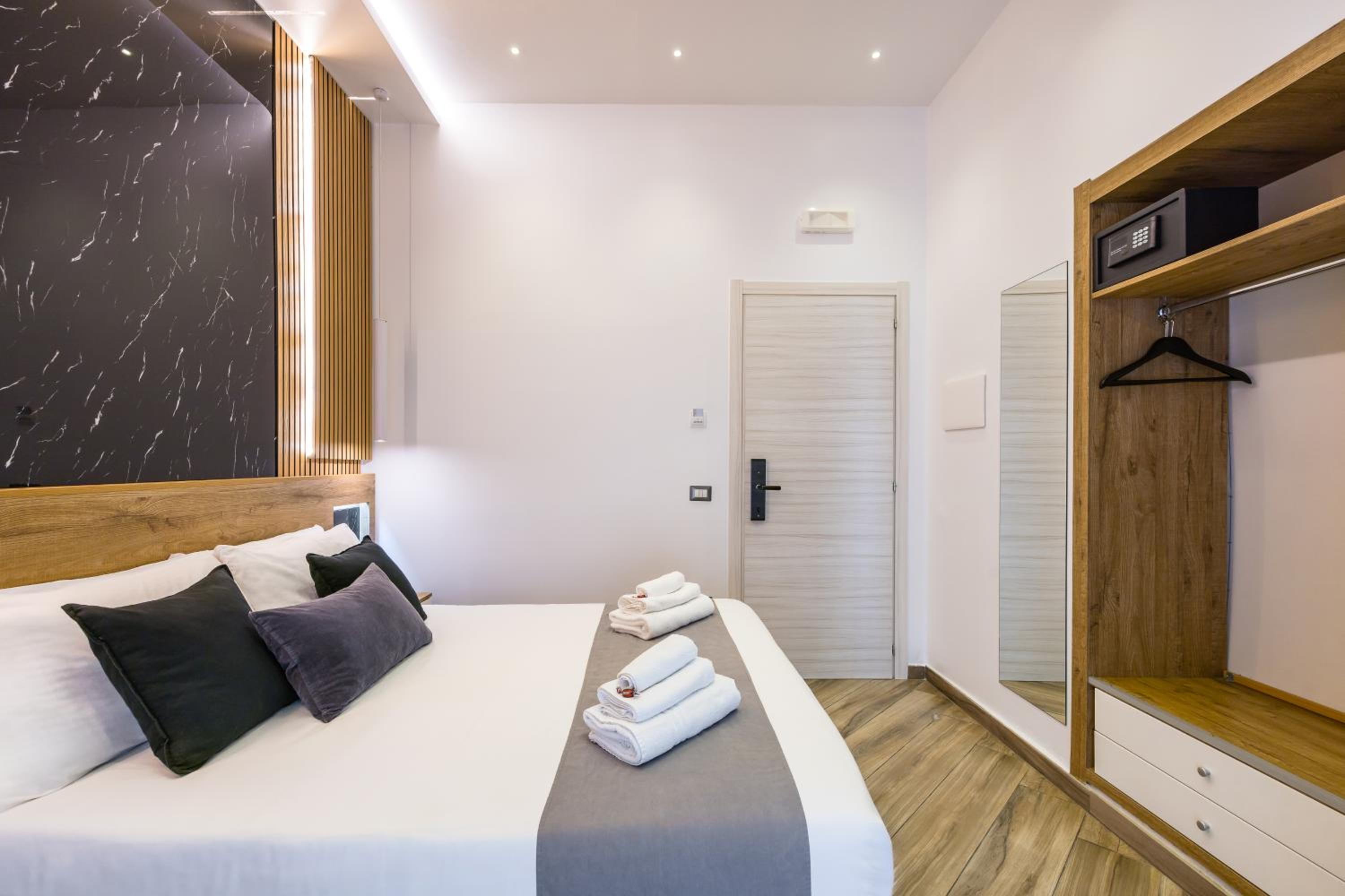 Economy Double Room - Photo 28
