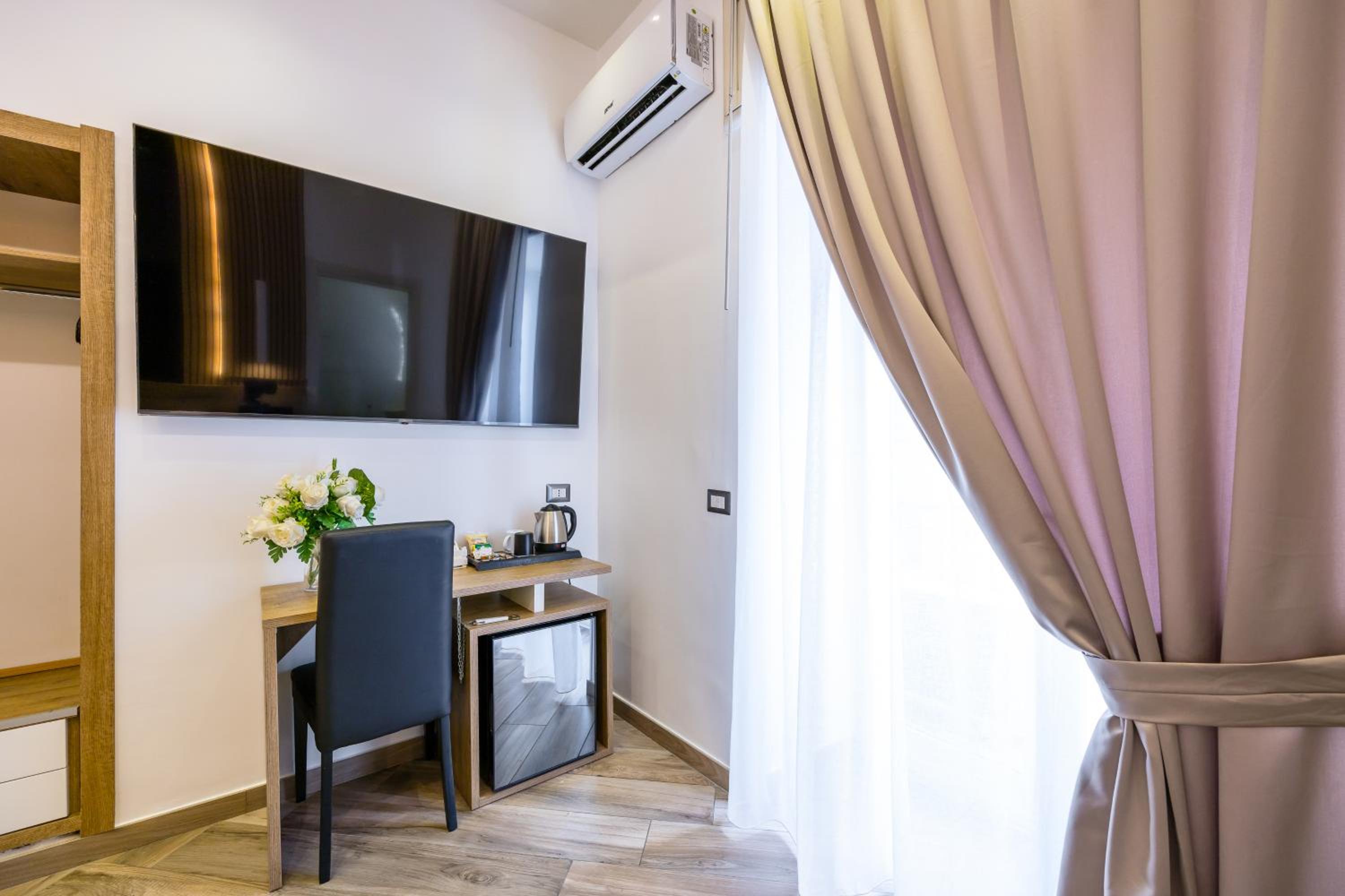 Economy Double Room - Photo 27