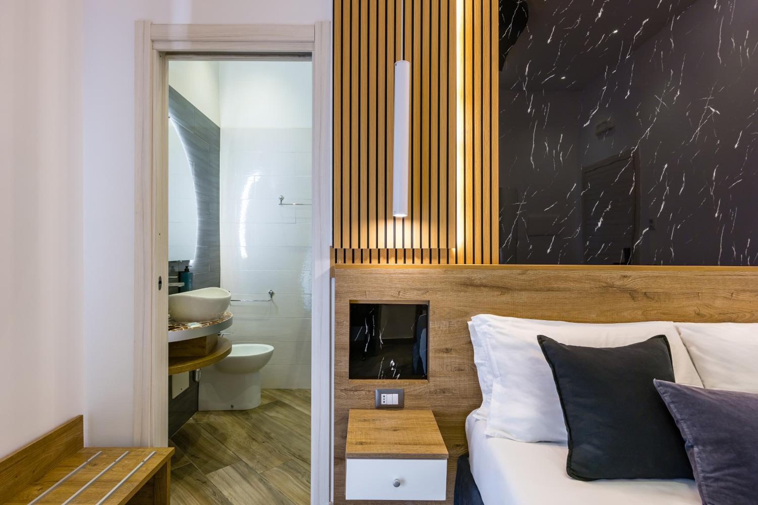 Economy Double Room - Photo 25